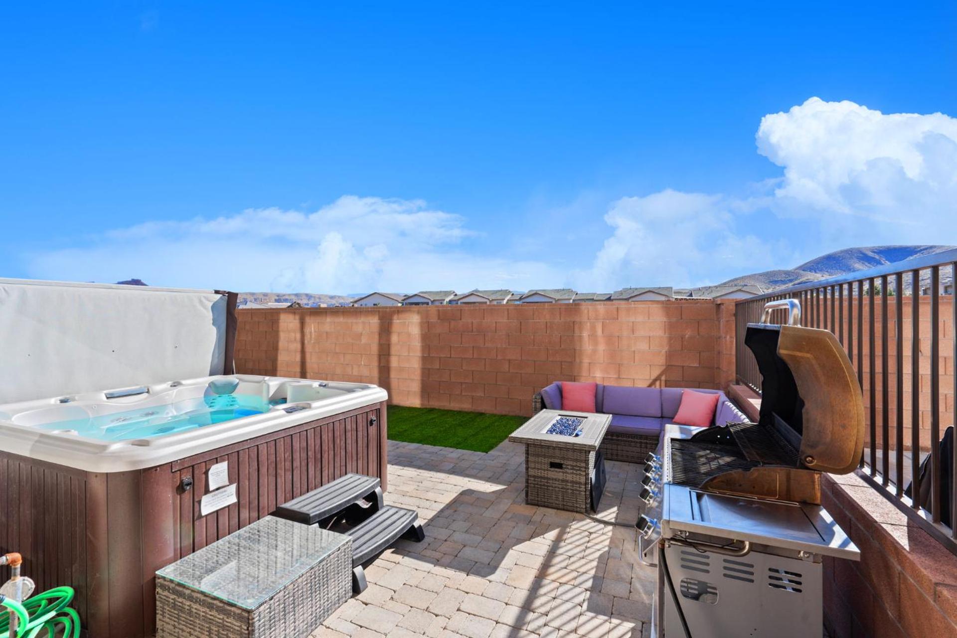 Zion Village Resort 2101 Private Hot Tub, Ping Pong table, and near Zion National Park