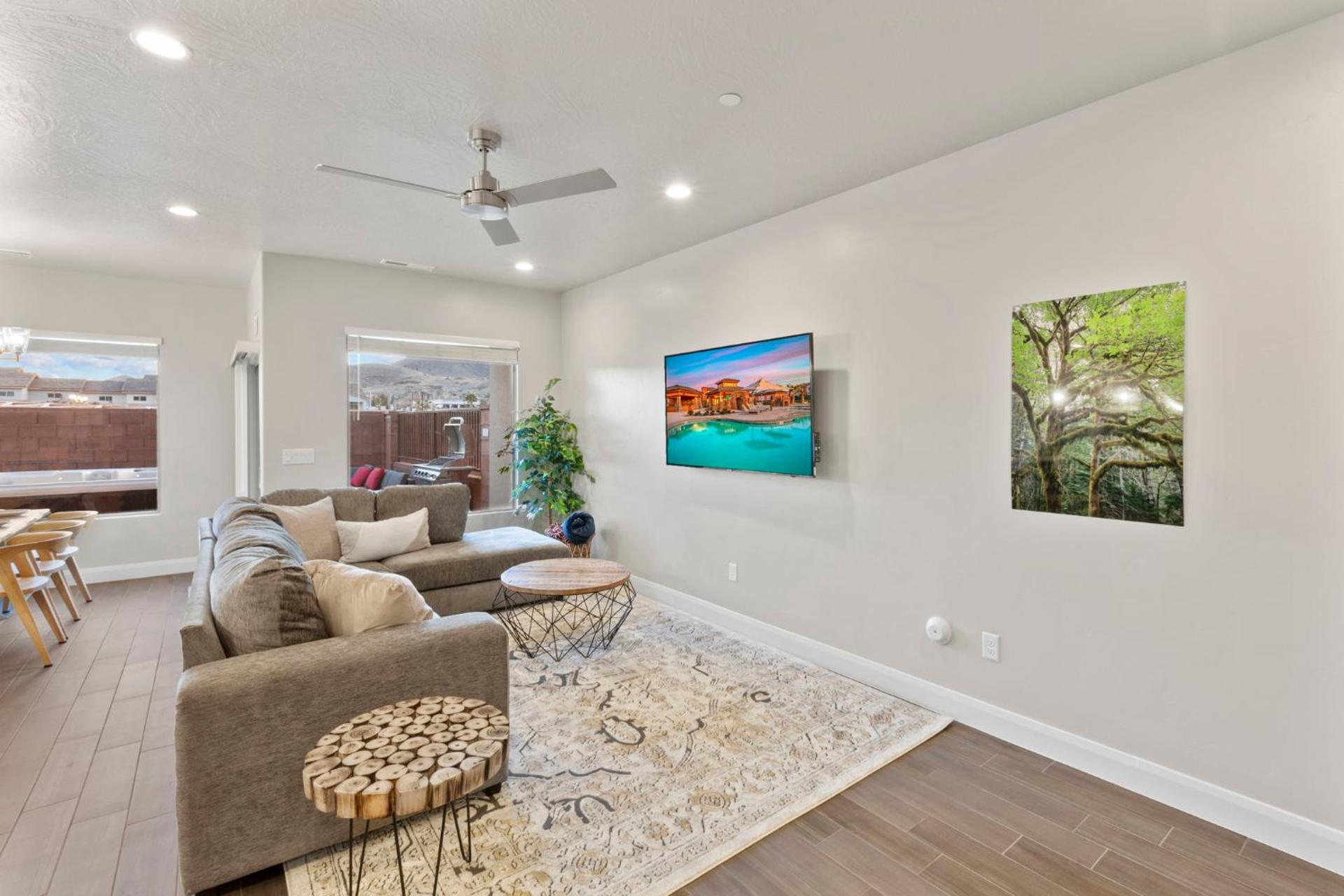 Zion Village Resort 2101 Private Hot Tub, Ping Pong table, and near Zion National Park