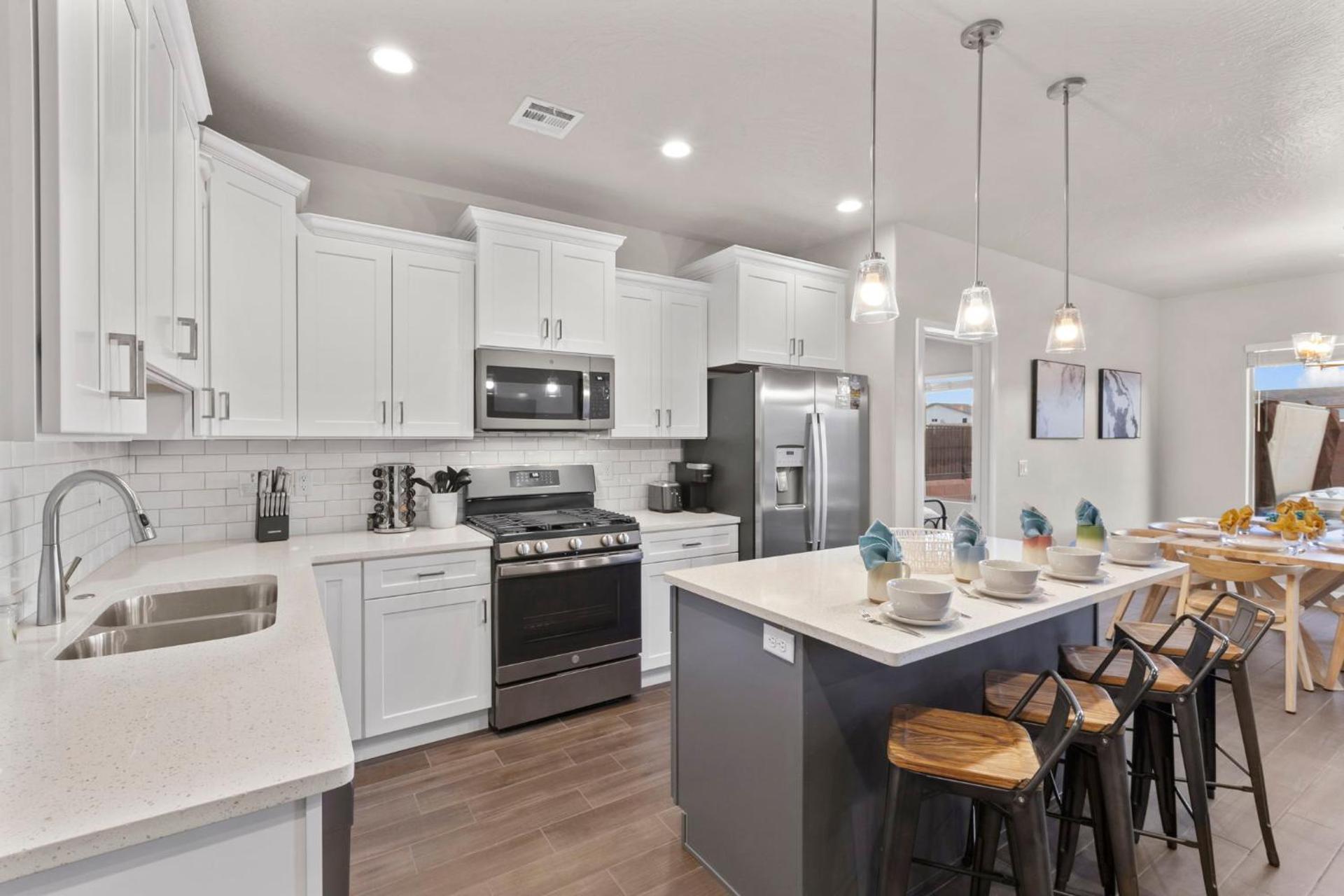 Zion Village Resort 2101 Private Hot Tub, Ping Pong table, and near Zion National Park