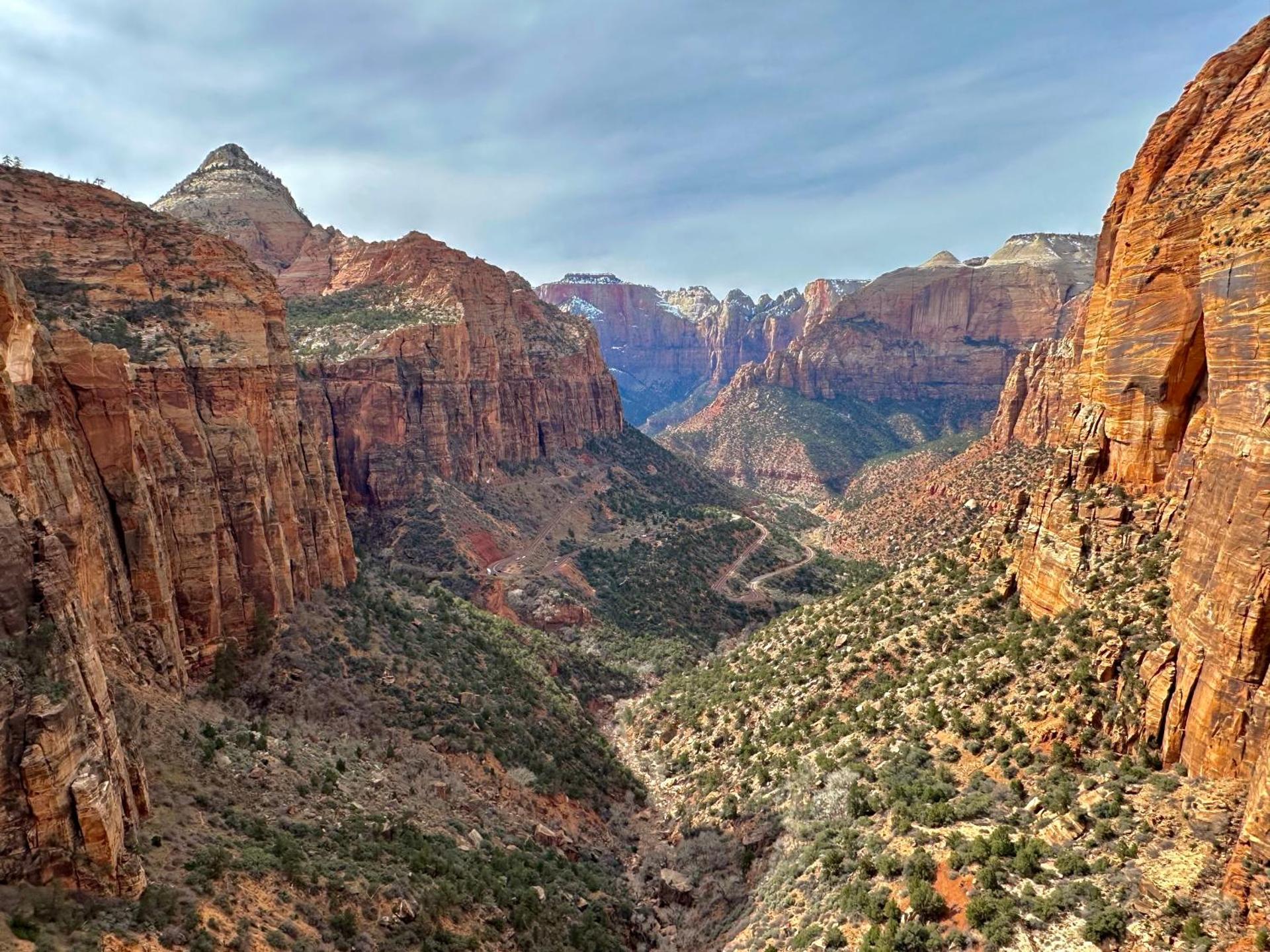 Zion Village Resort 415 Private Hot Tub, Ping Pong Table, and Community Pool access