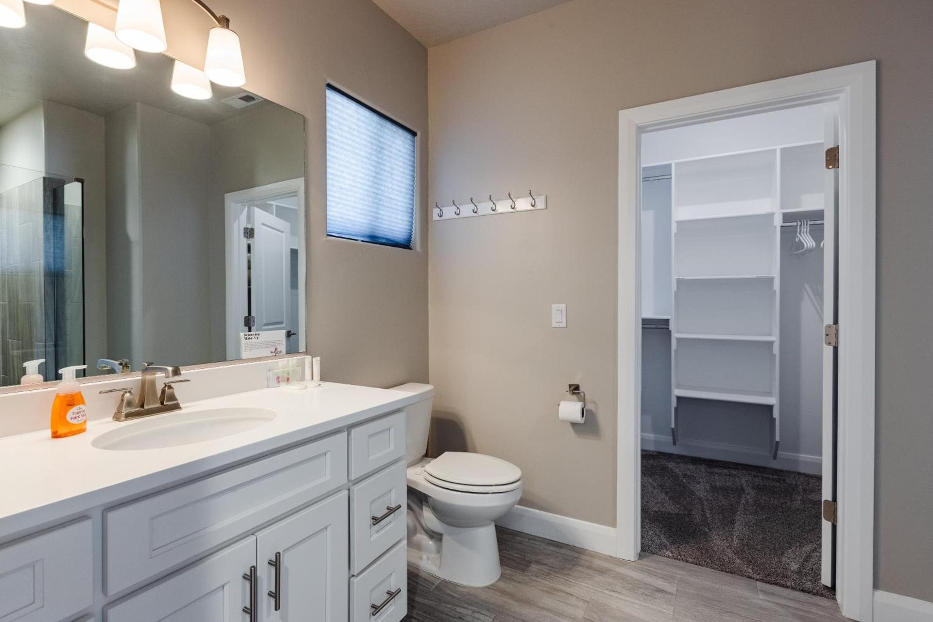 Zion Village Resort 415 Private Hot Tub, Ping Pong Table, and Community Pool access