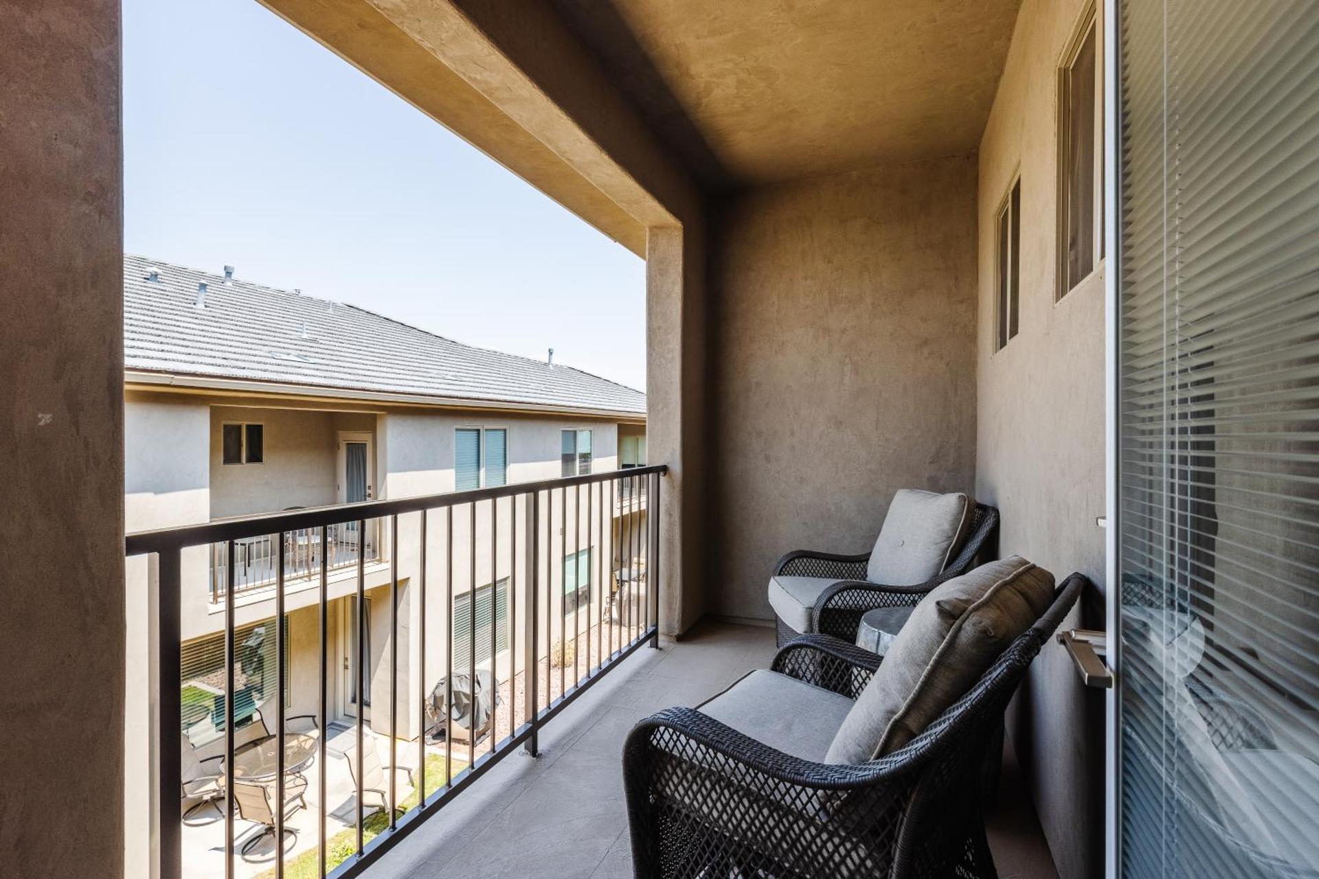 Zion Village Resort 415 Private Hot Tub, Ping Pong Table, and Community Pool access