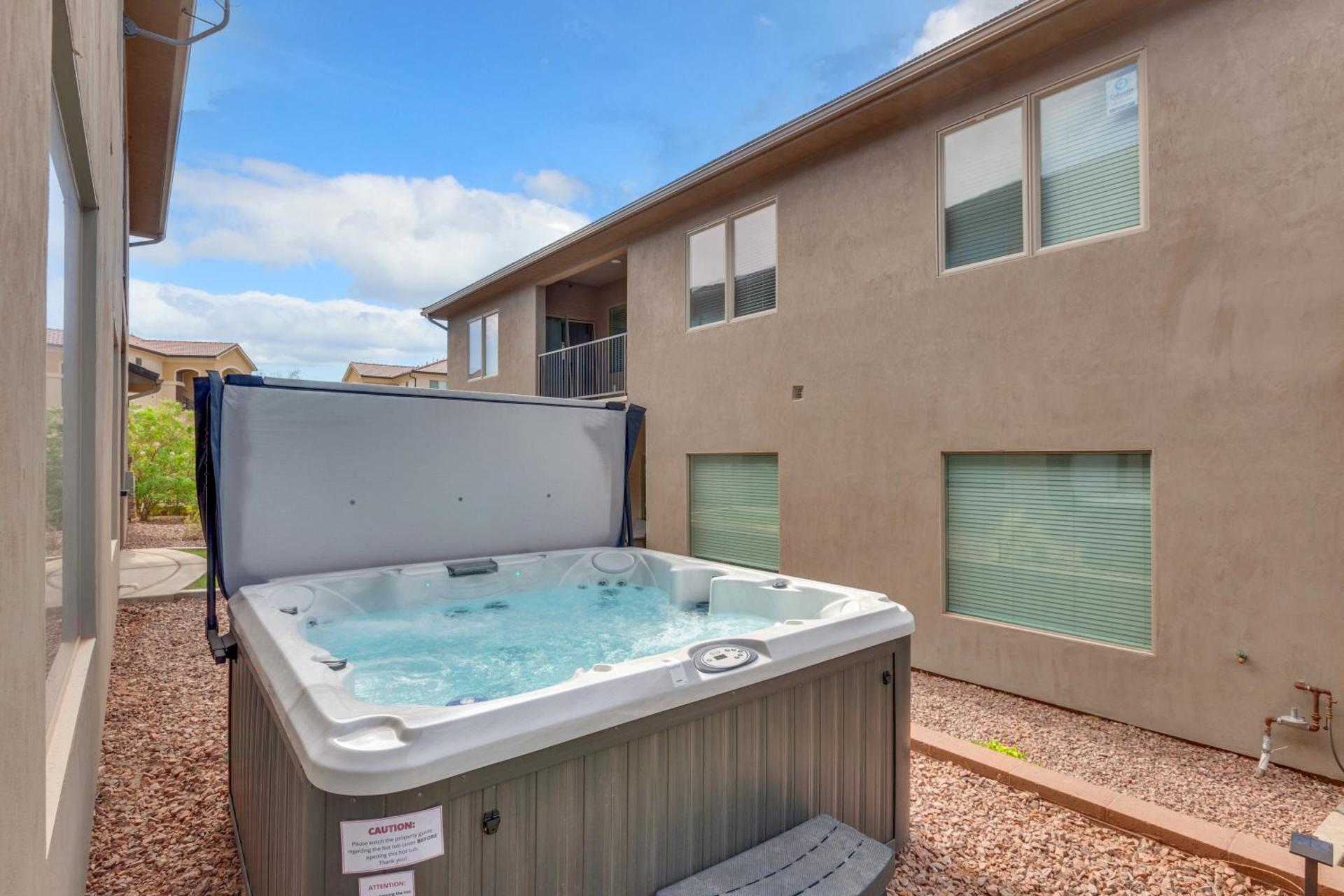 Zion Village Resort 415 Private Hot Tub, Ping Pong Table, and Community Pool access