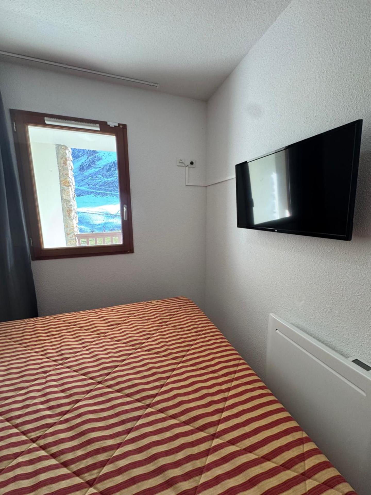 Appartement T2 4 personnes, pied des pistes, parking privé, piscine