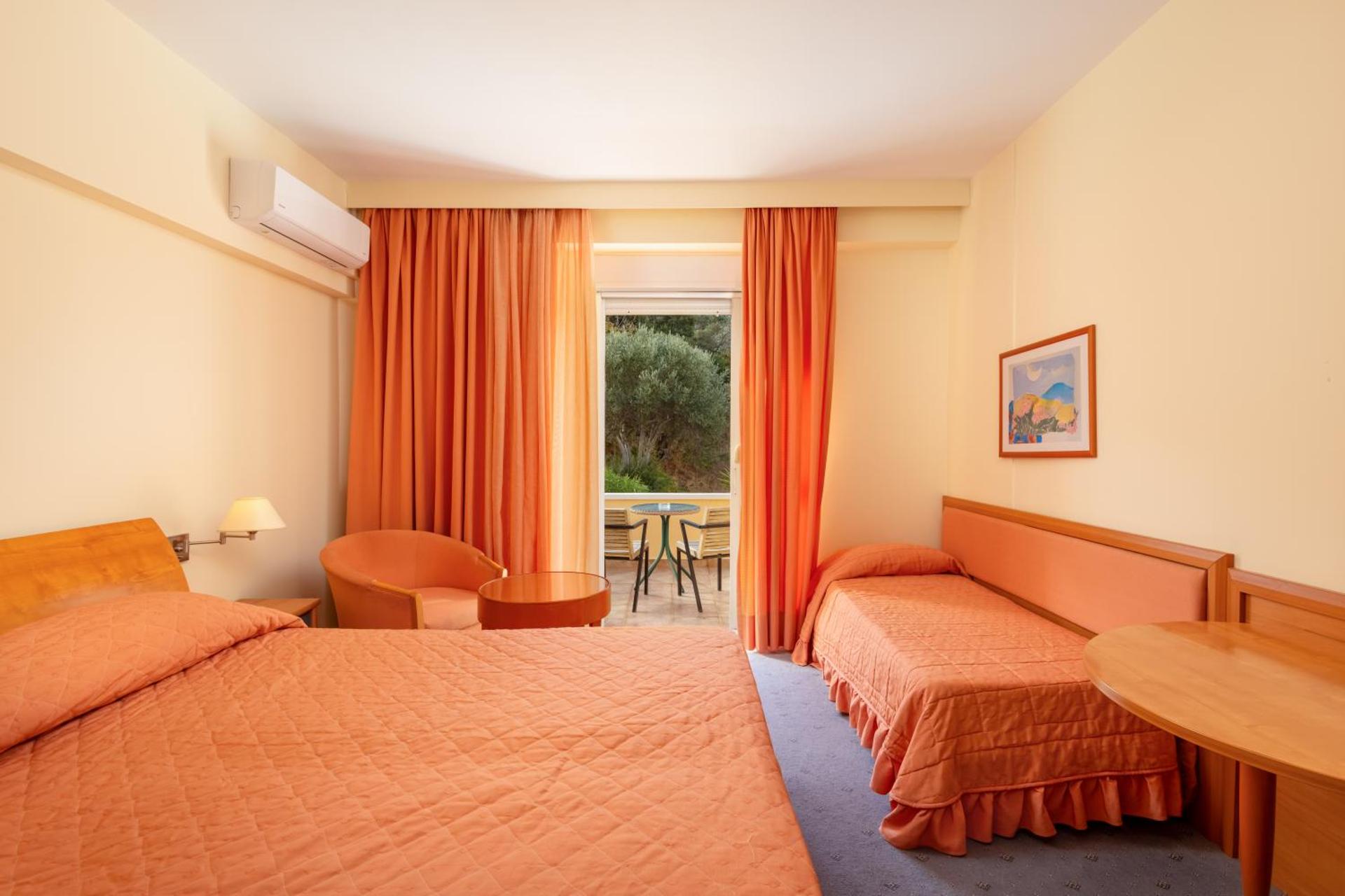 Crithoni's Paradise Hotel