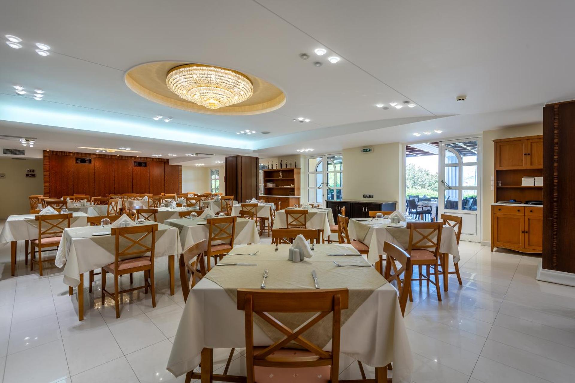 Crithoni's Paradise Hotel