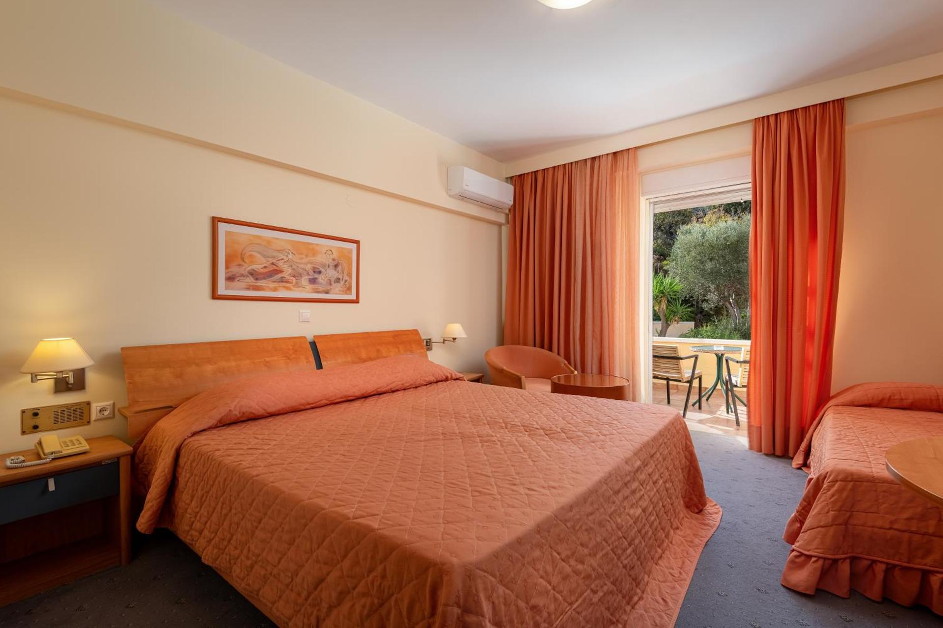 Crithoni's Paradise Hotel