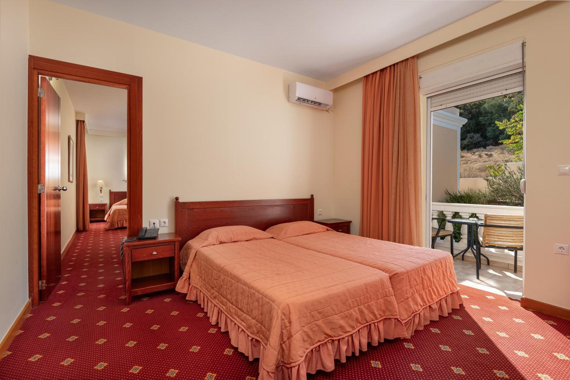 Crithoni's Paradise Hotel