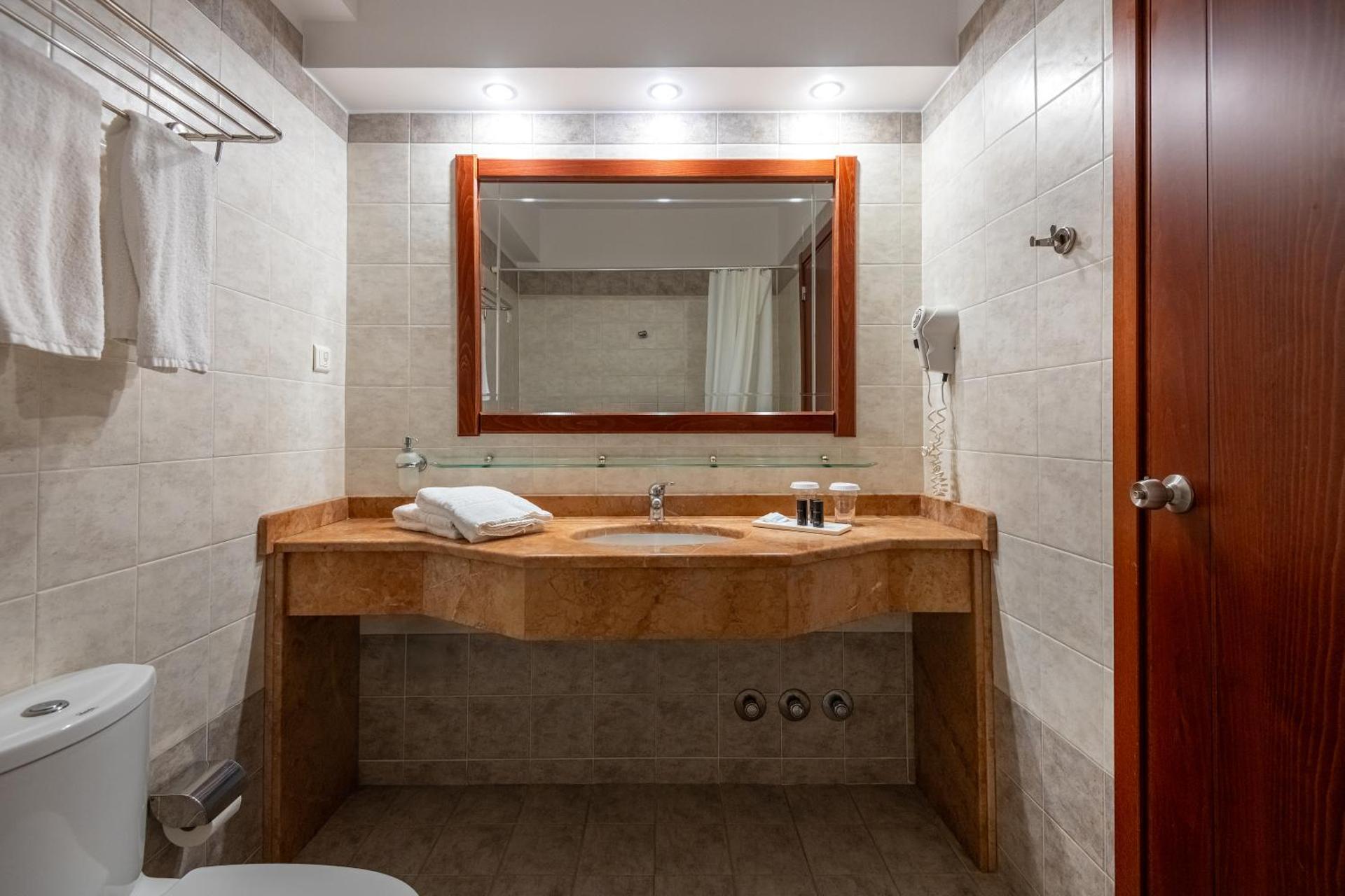 Crithoni's Paradise Hotel