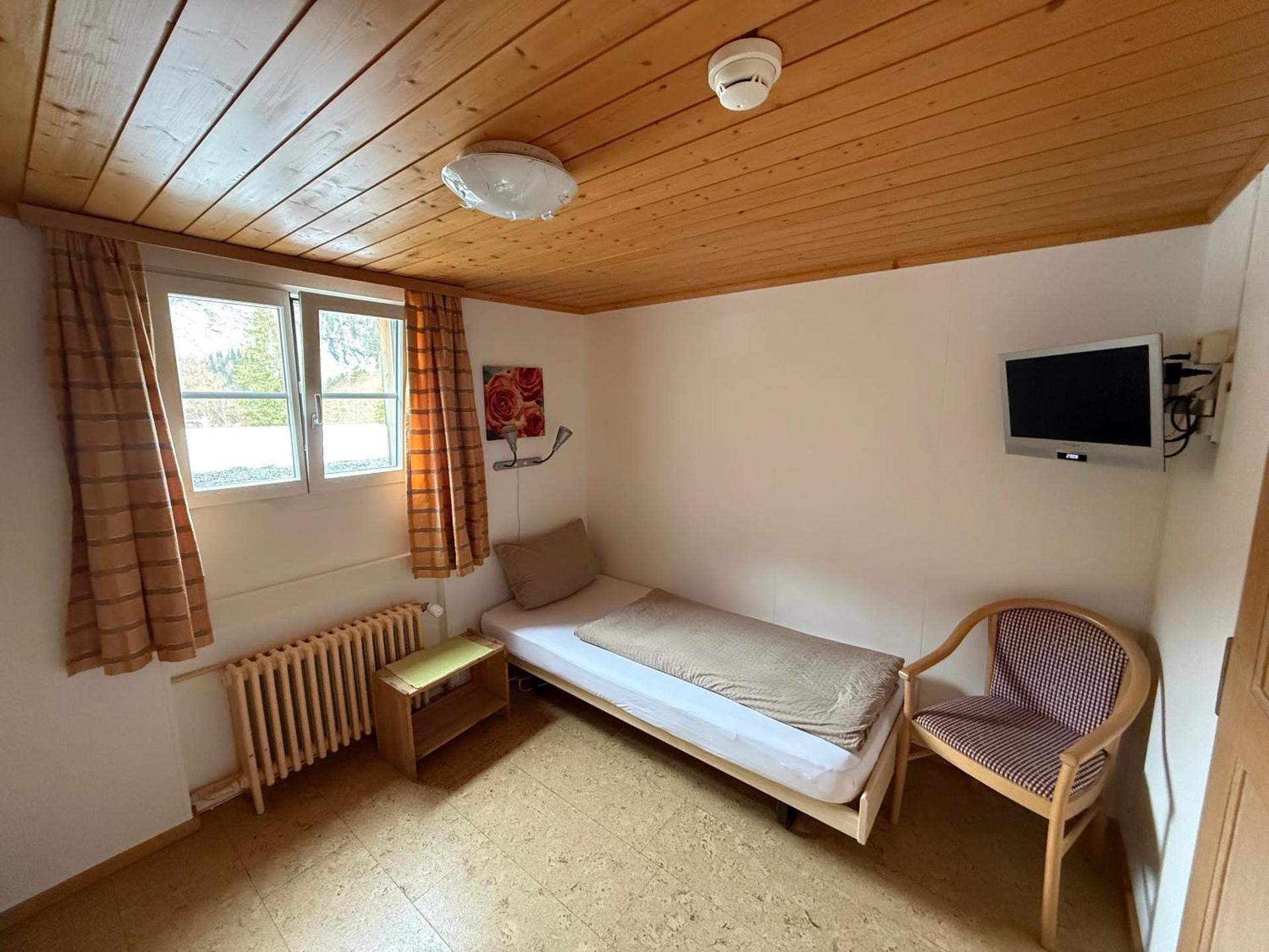 Budget Single Room with Shared Bathroom