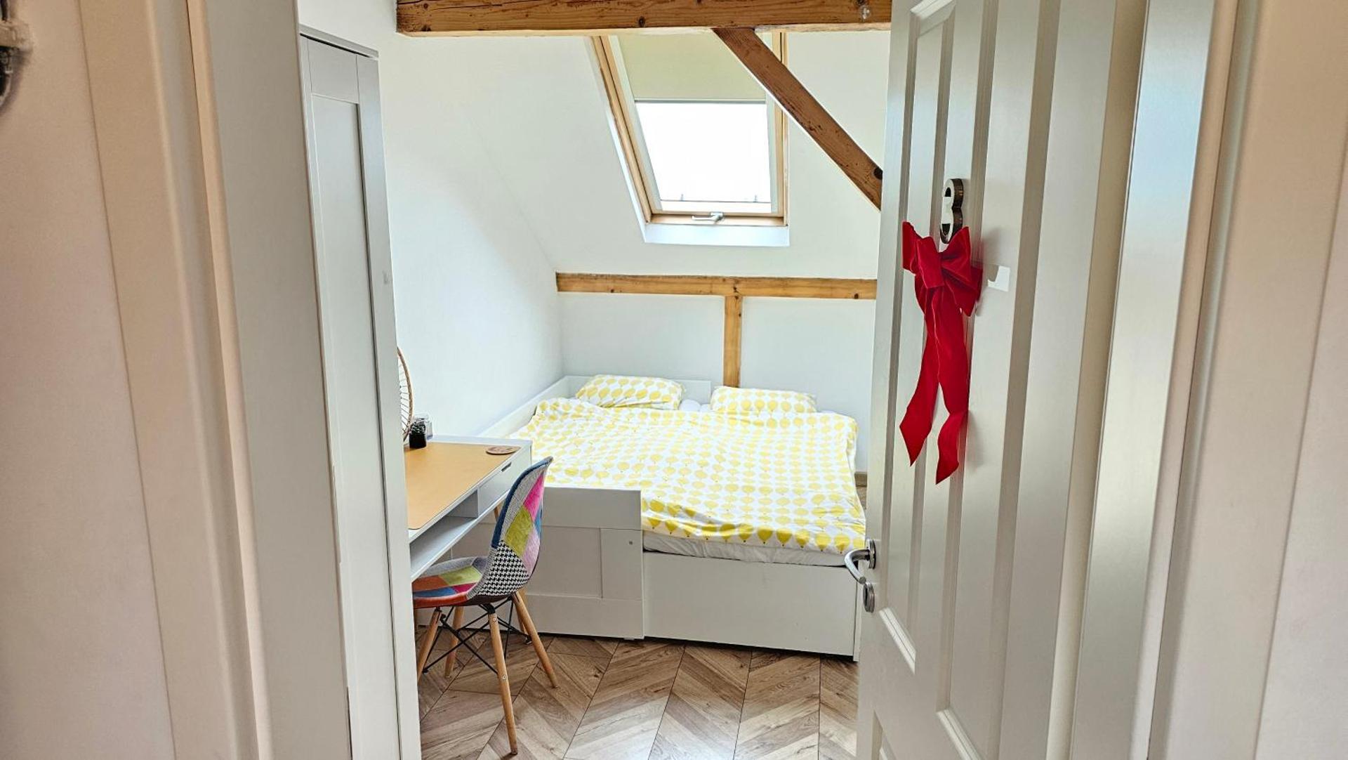 Private room at Ceausescu's place in Old City Unirii Square