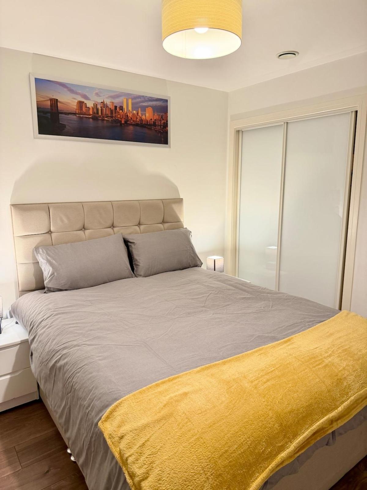 2 Bed Apartment, Free Parking, Broad St Bham City Centre, Sleeps 4