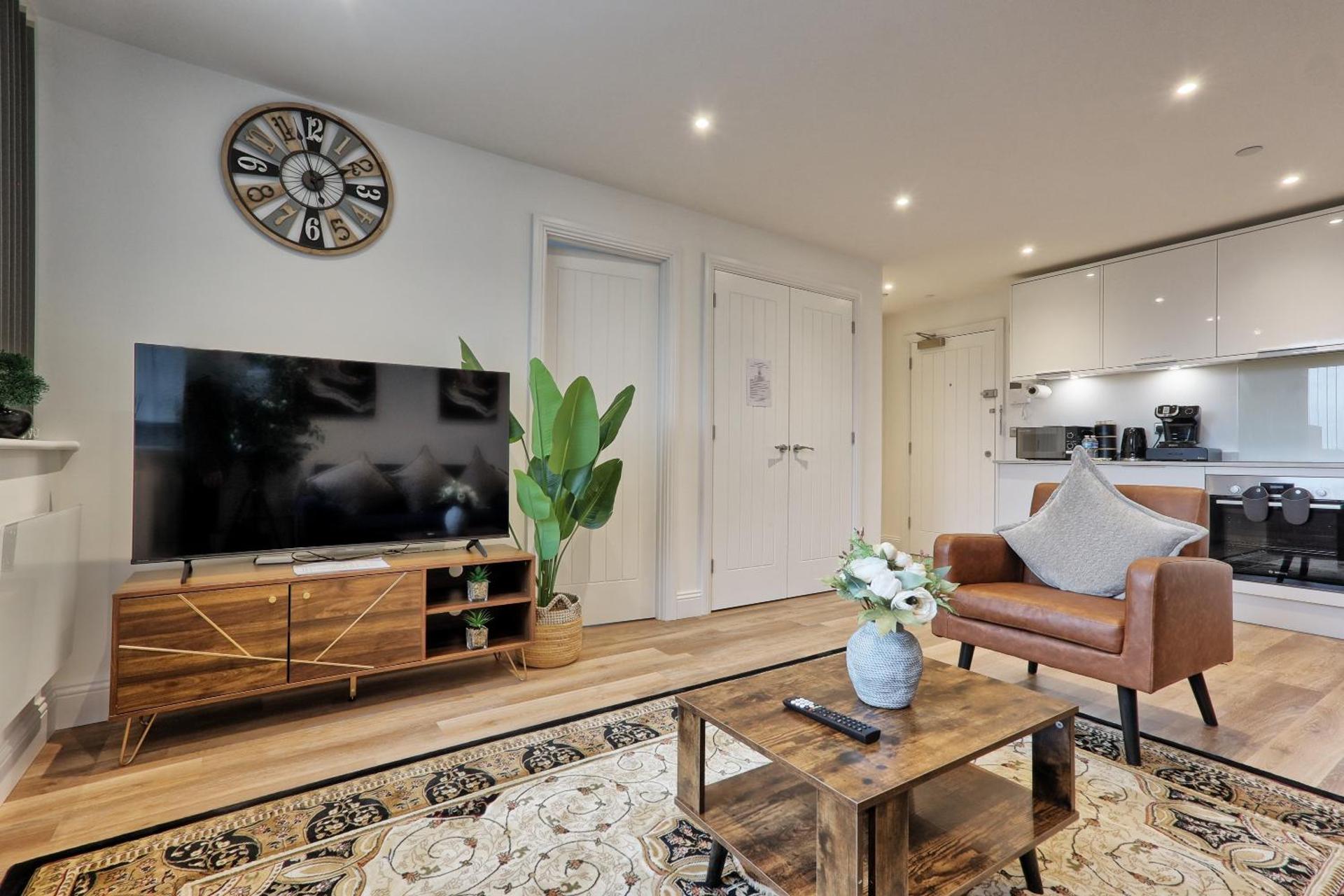 Homely & Lush 1 Bed Apartment at Trinity Point Gravesend, Suitable for Long Stay and Short Stay