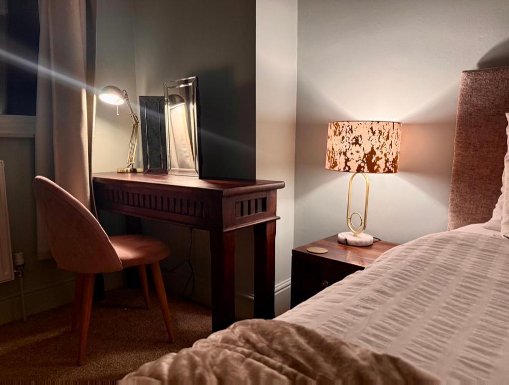 The Rose- Grd Floor, 2-5 Beds, SmartTV, Uni, Tram, M250 Fibre