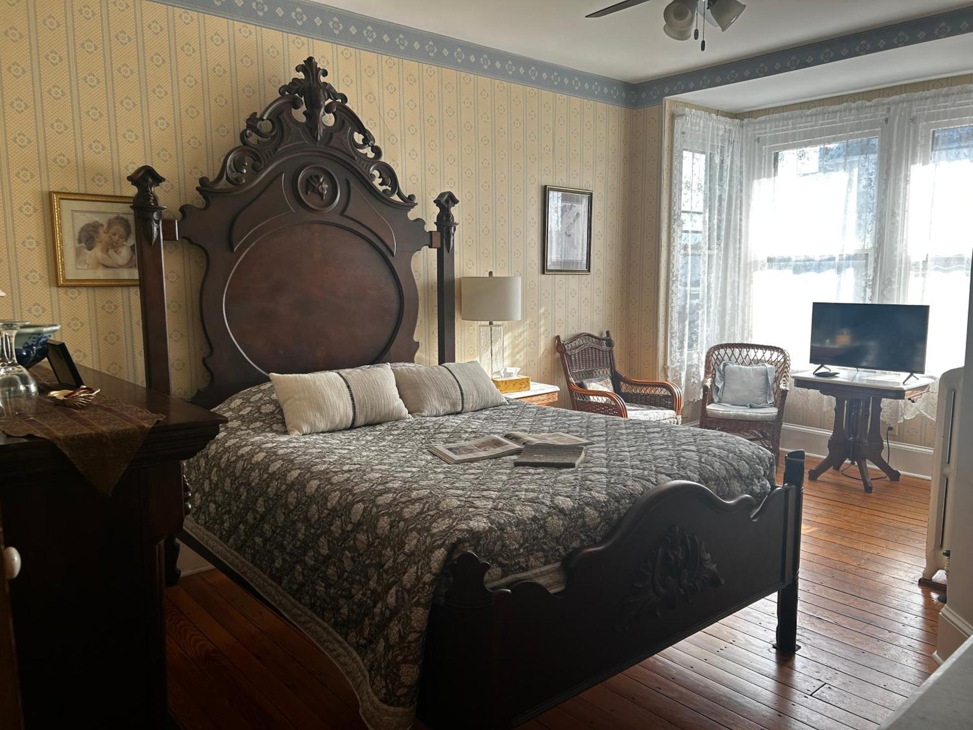 Premier Queen Room with Fireplace  