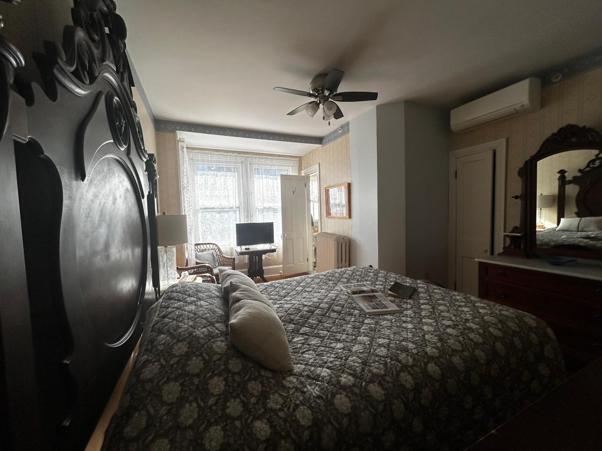 Premier Queen Room with Fireplace  