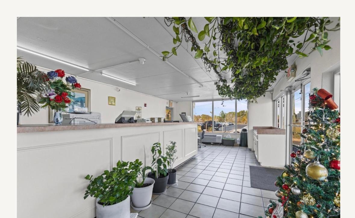 Family Inns of America - Mobile