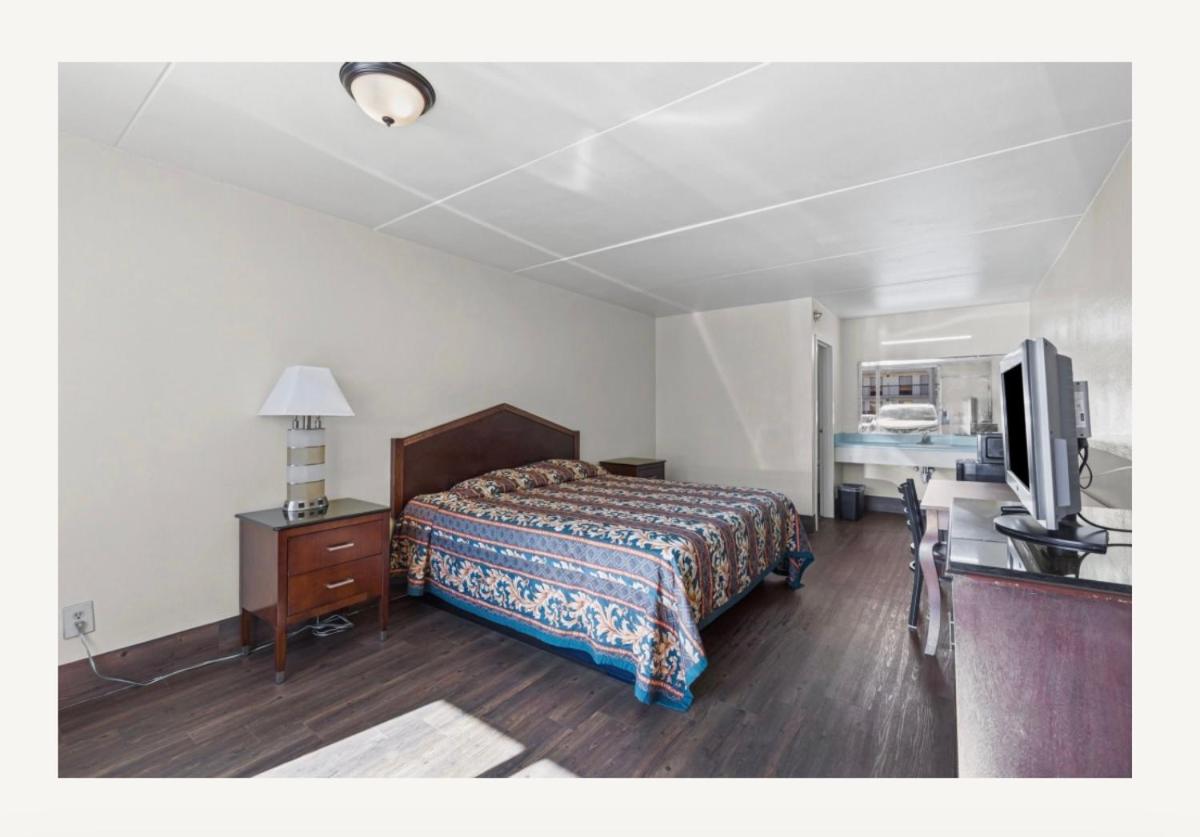 Family Inns of America - Mobile