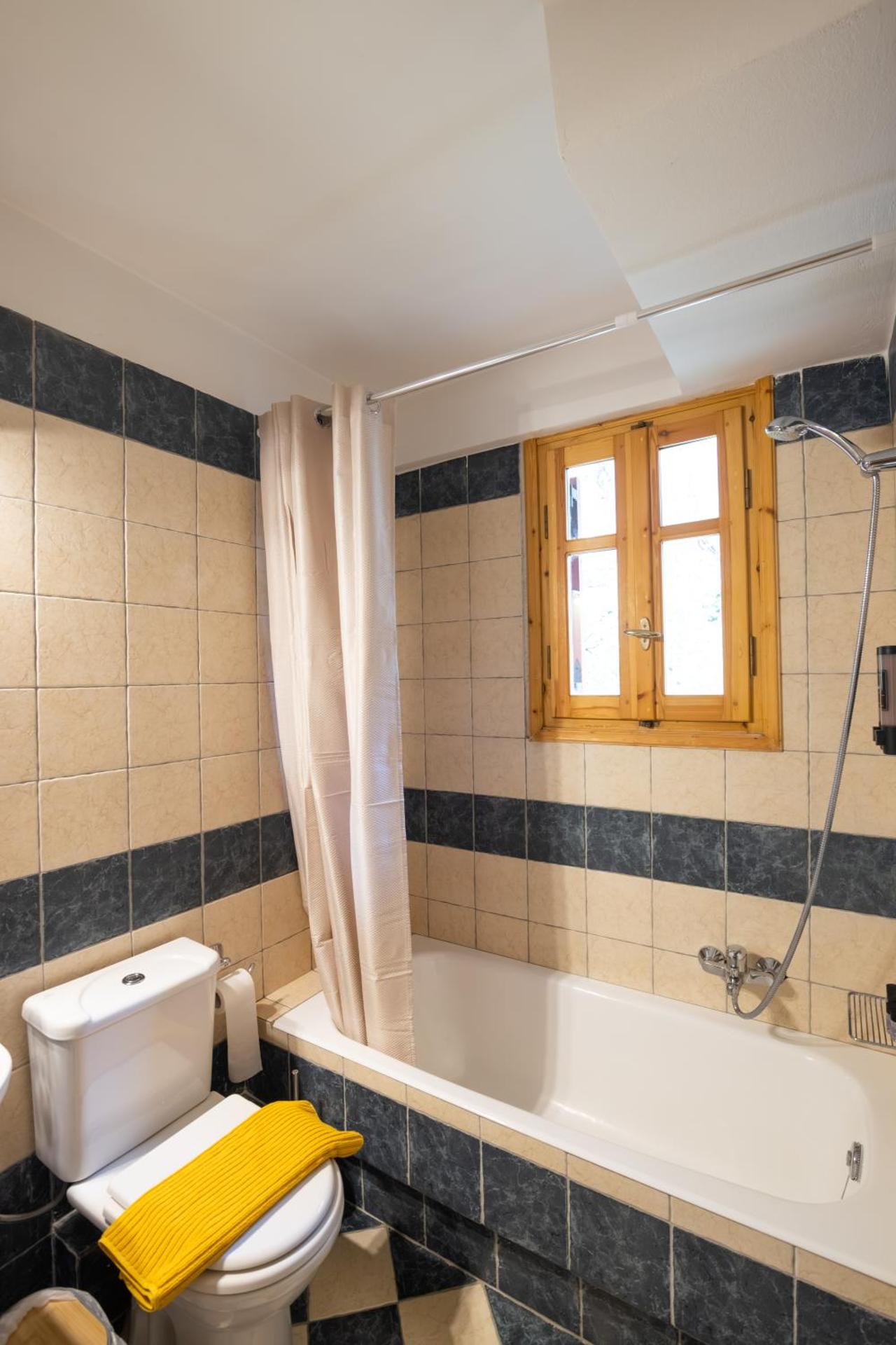 Strix Aluco Kalavryta