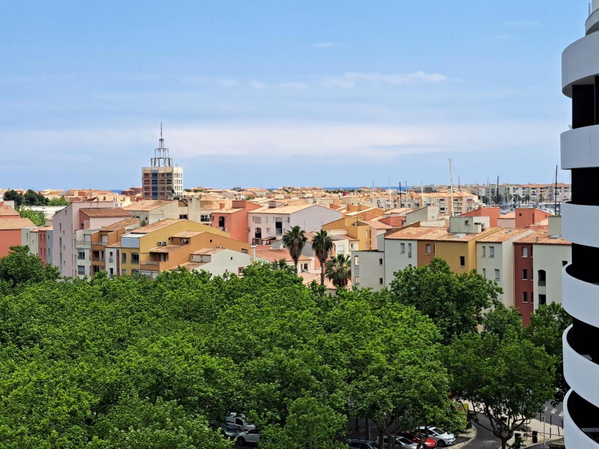 Iconic 652, T2 vue mer, bien équipé, centre port