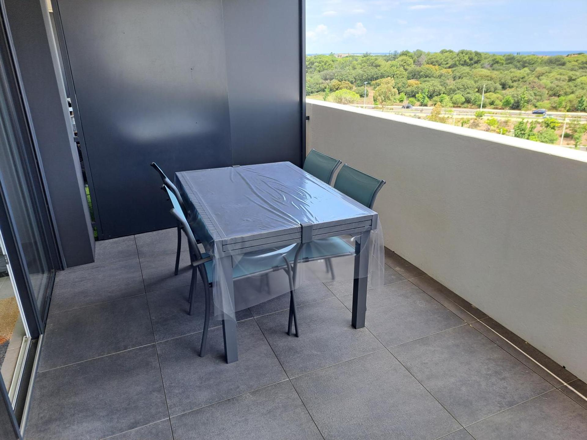 Iconic 652, T2 vue mer, bien équipé, centre port