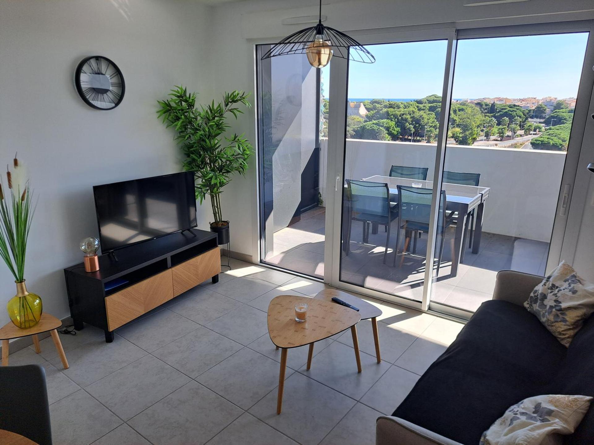 Iconic 652, T2 vue mer, bien équipé, centre port