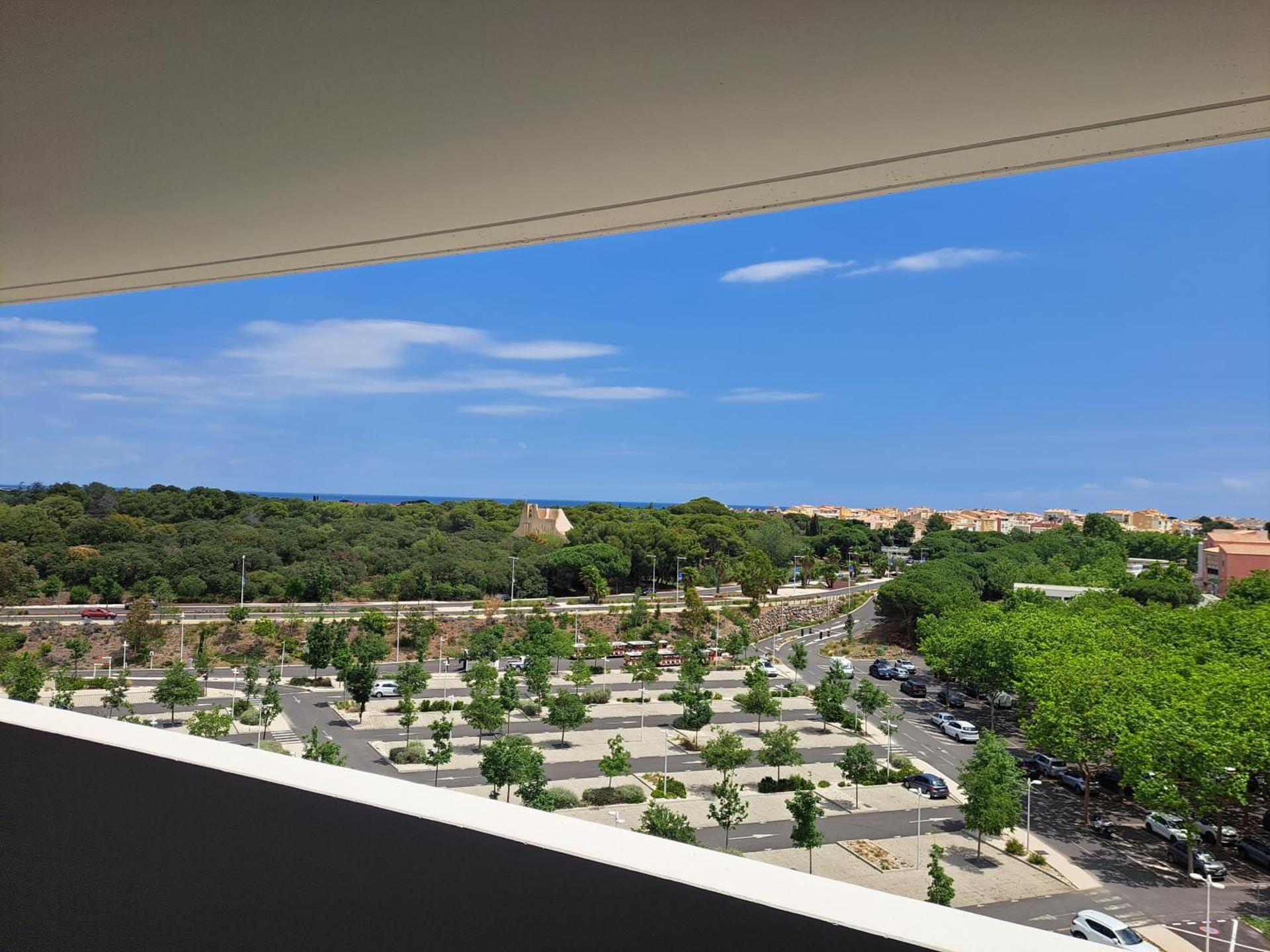 Iconic 652, T2 vue mer, bien équipé, centre port