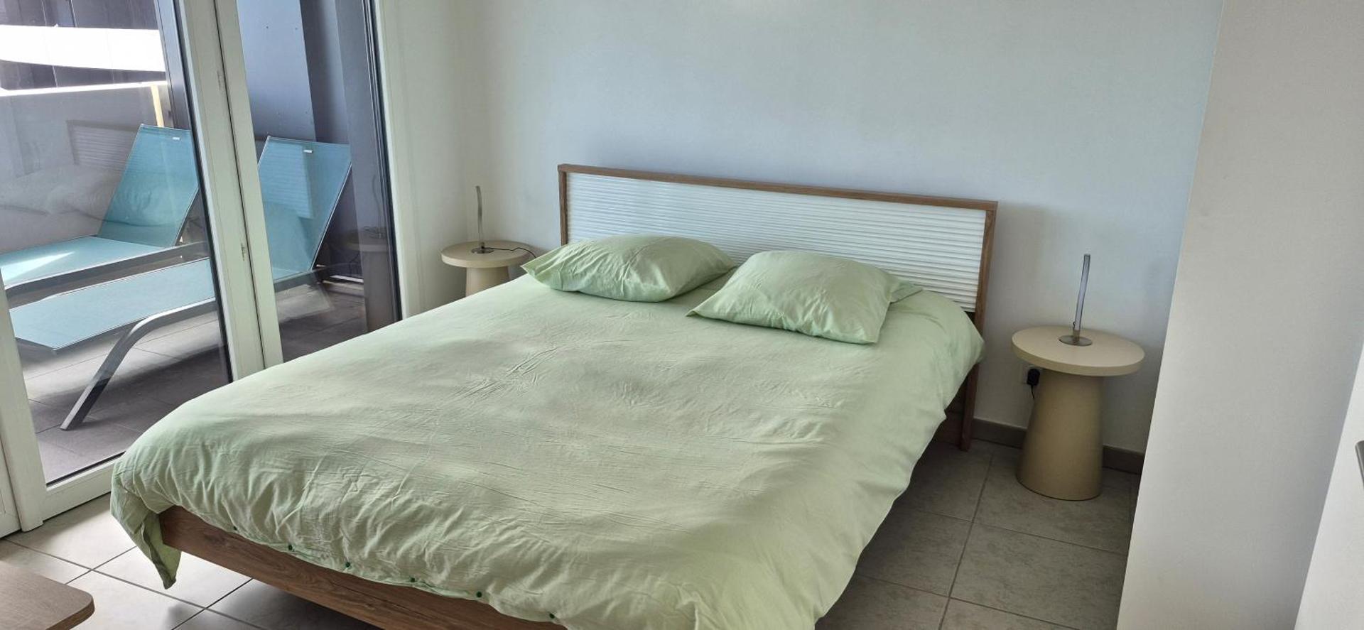 Iconic 652, T2 vue mer, bien équipé, centre port