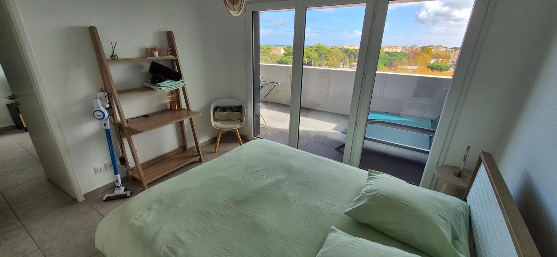 Iconic 652, T2 vue mer, bien équipé, centre port