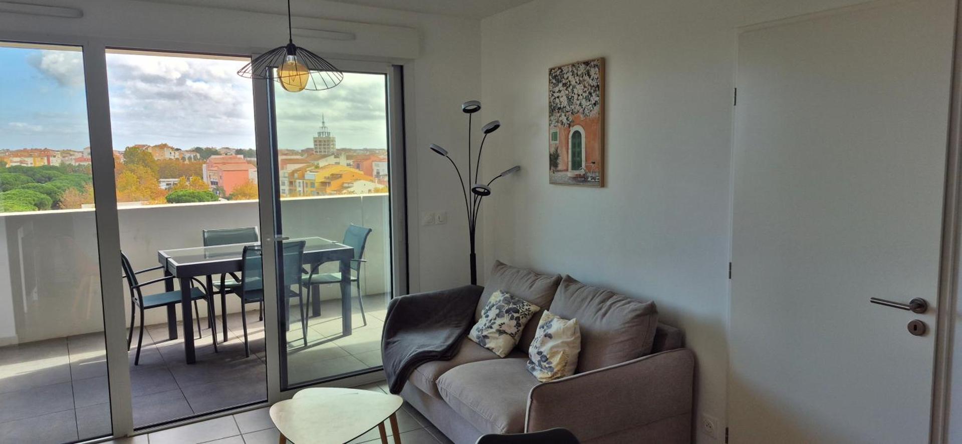 Iconic 652, T2 vue mer, bien équipé, centre port