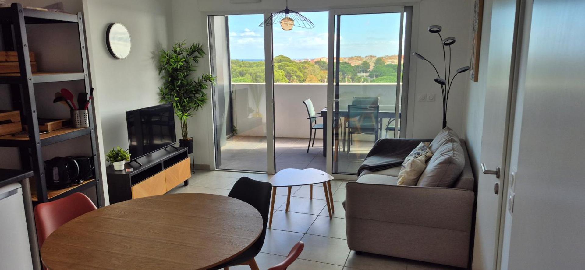 Iconic 652, T2 vue mer, bien équipé, centre port