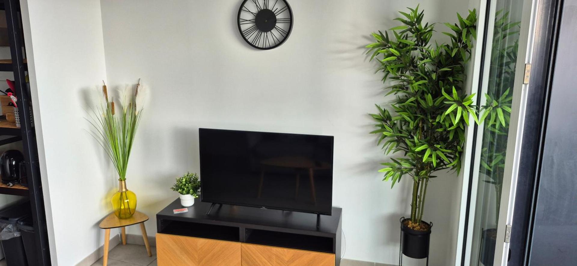 Iconic 652, T2 vue mer, bien équipé, centre port