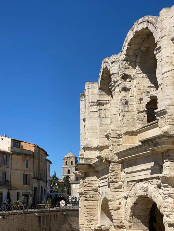 Extraordinaire face aux Arènes