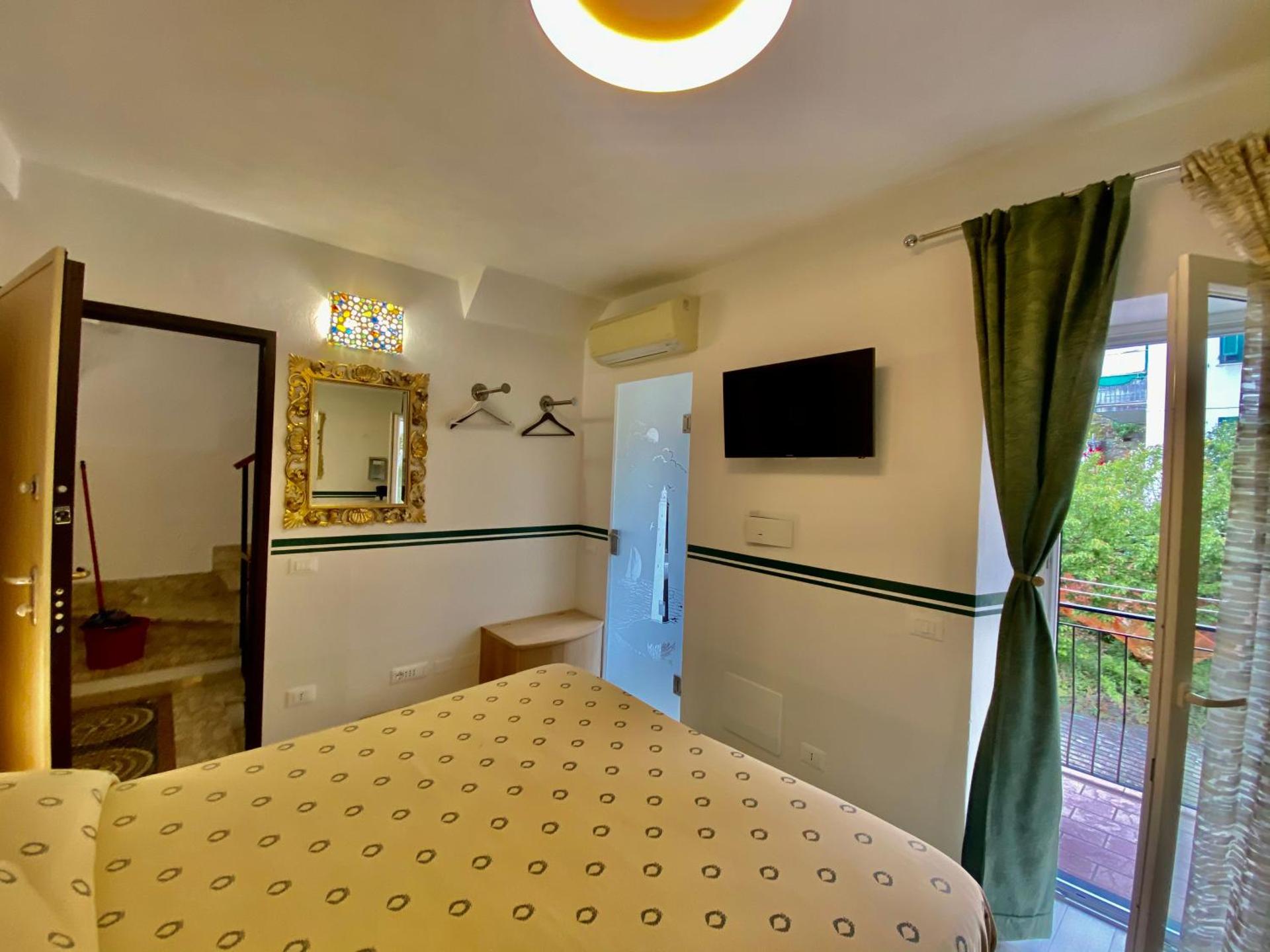 Giovanni Rooms Manarola