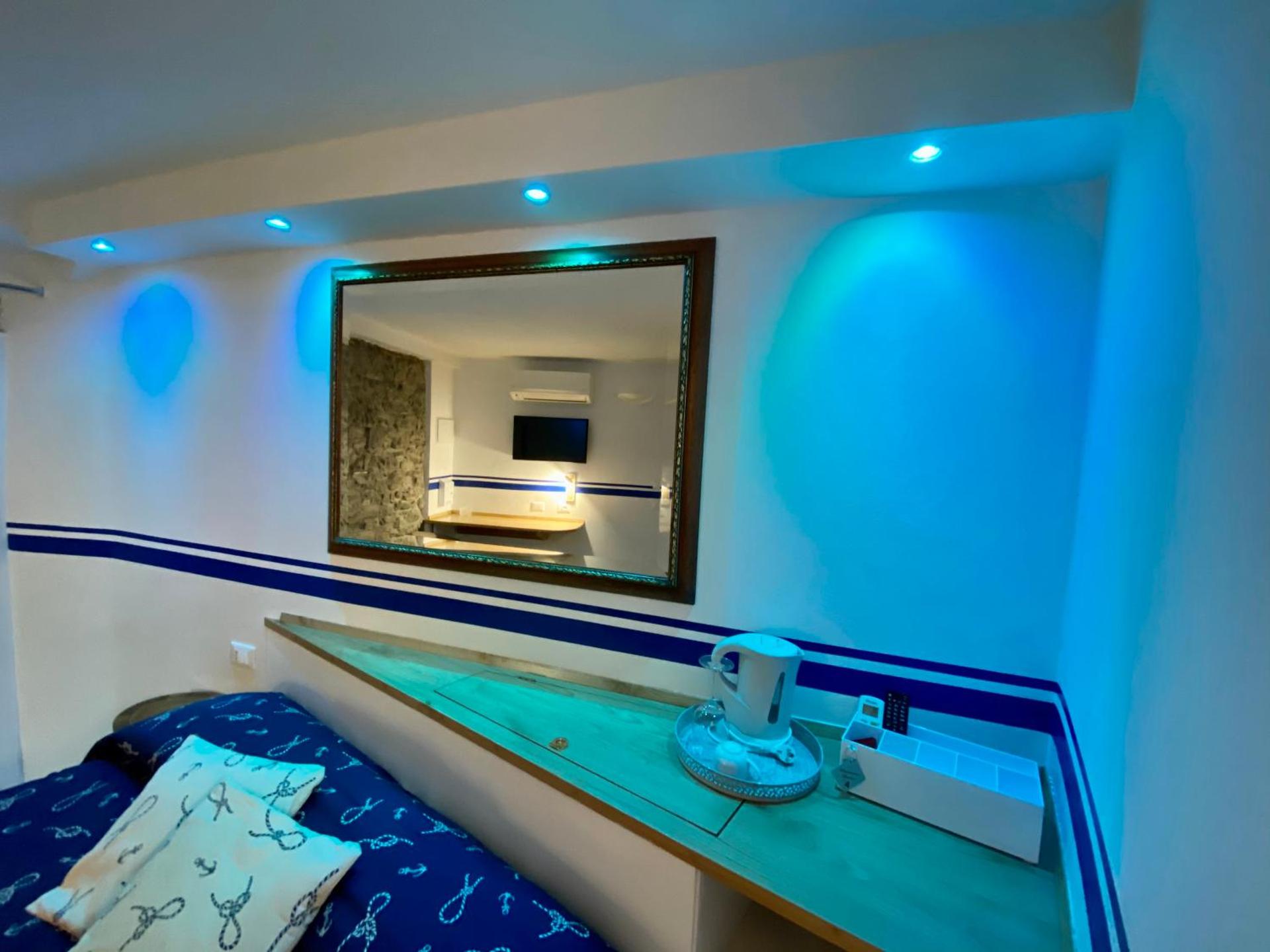 Giovanni Rooms Manarola