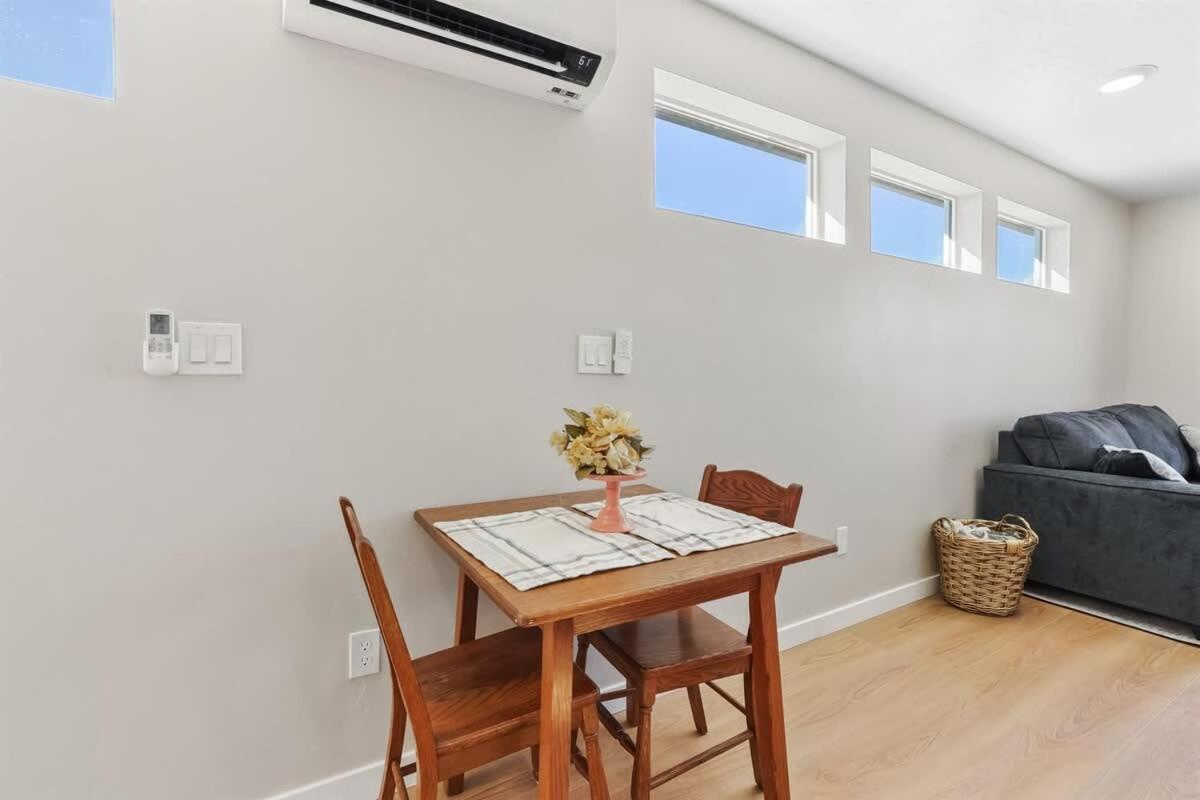 Caldwell Cliff Swallow Guest House