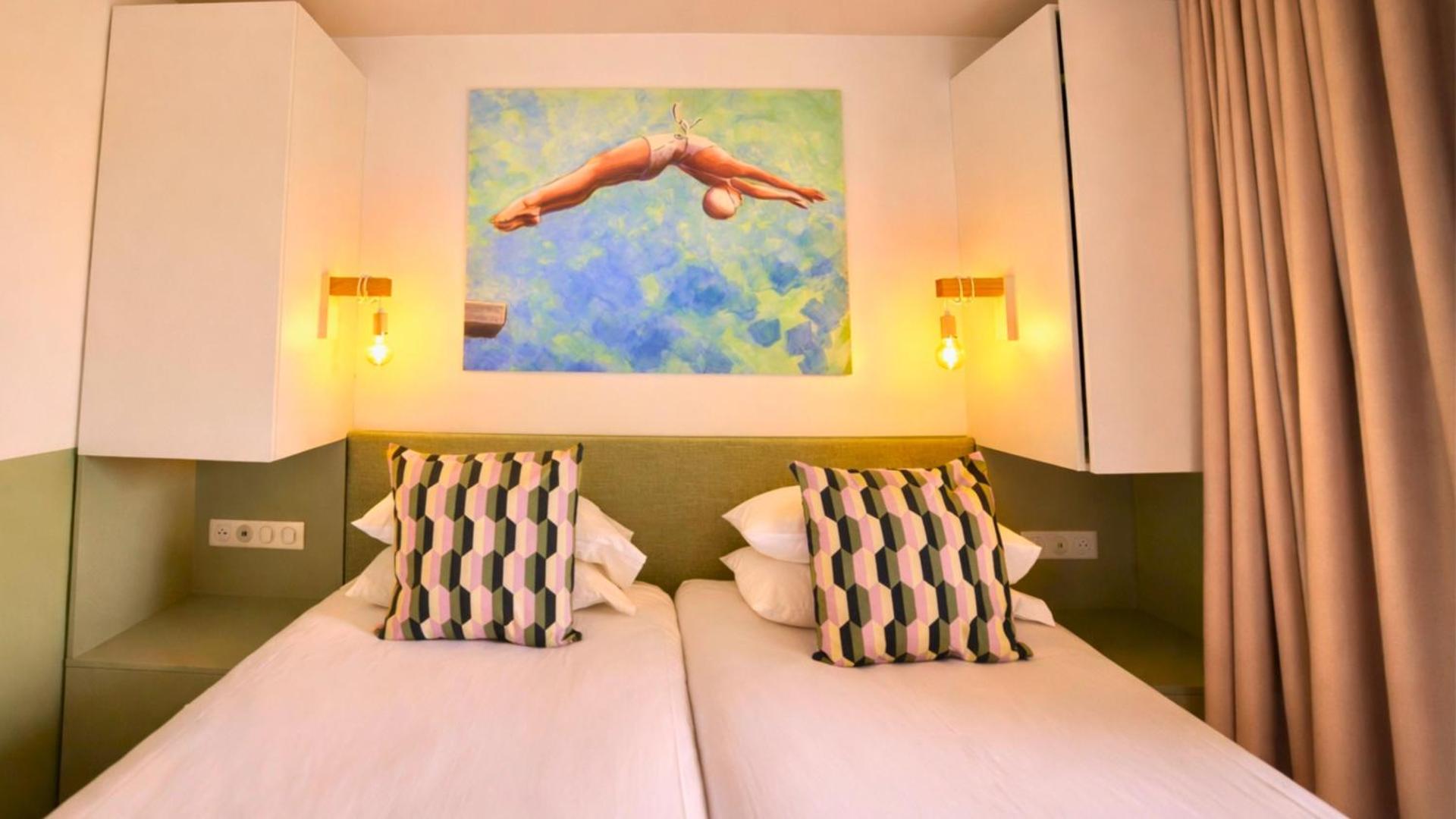 Apartment 1 Bedroom Garden Side