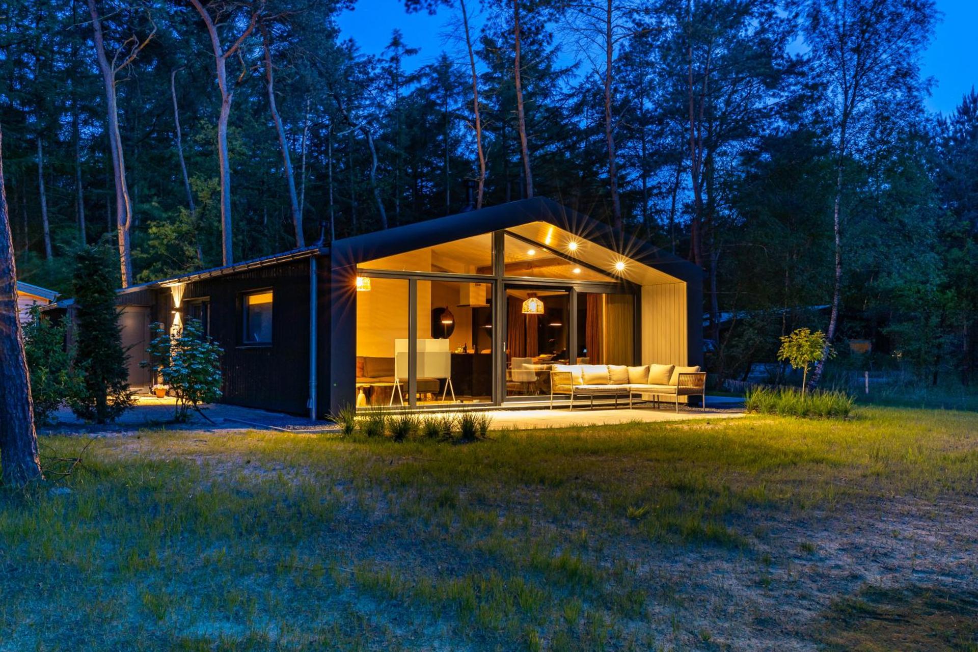 Design bungalow met wellness in parkbos