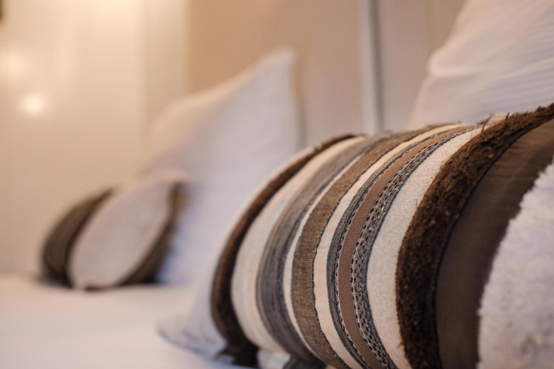 King Room with Roll-In Shower - Disability Access