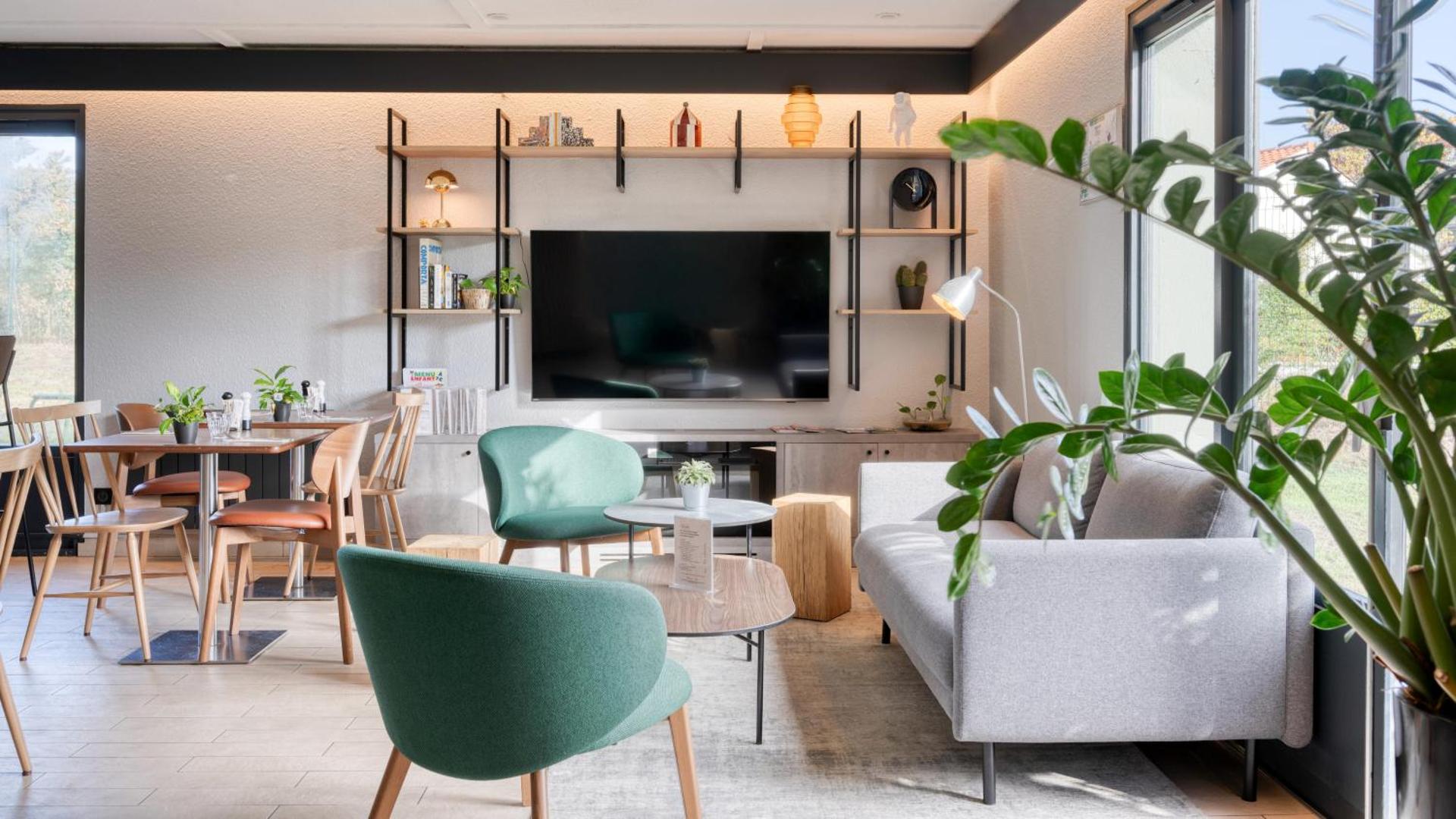 Communal lounge/ TV room