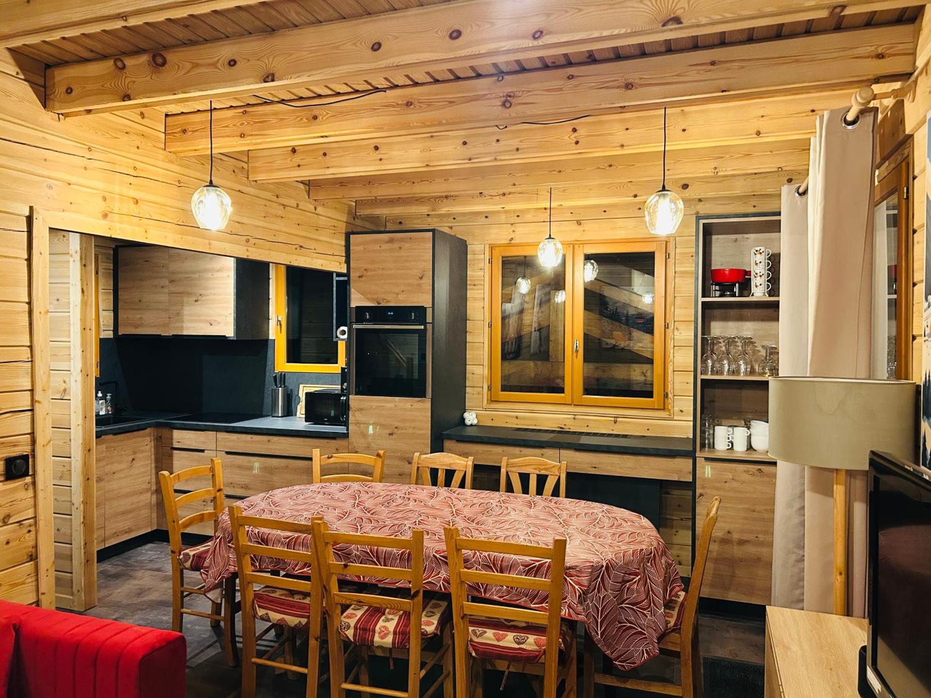 Chalet individuel 8 pers à Chatel Porte du soleil avec Jacuzzi exterieur