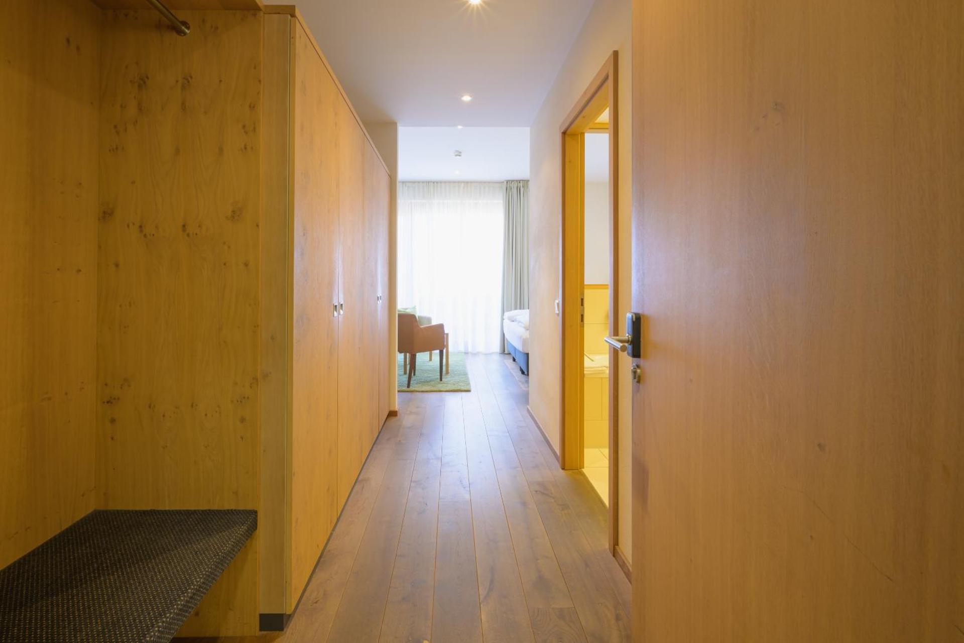 Deluxe Garden View with Balcony