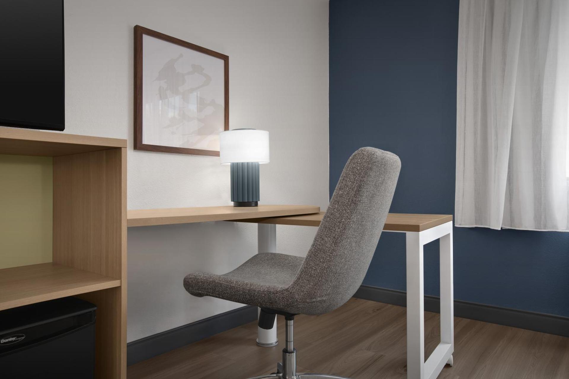 Spark by Hilton Lakewood Denver Southwest