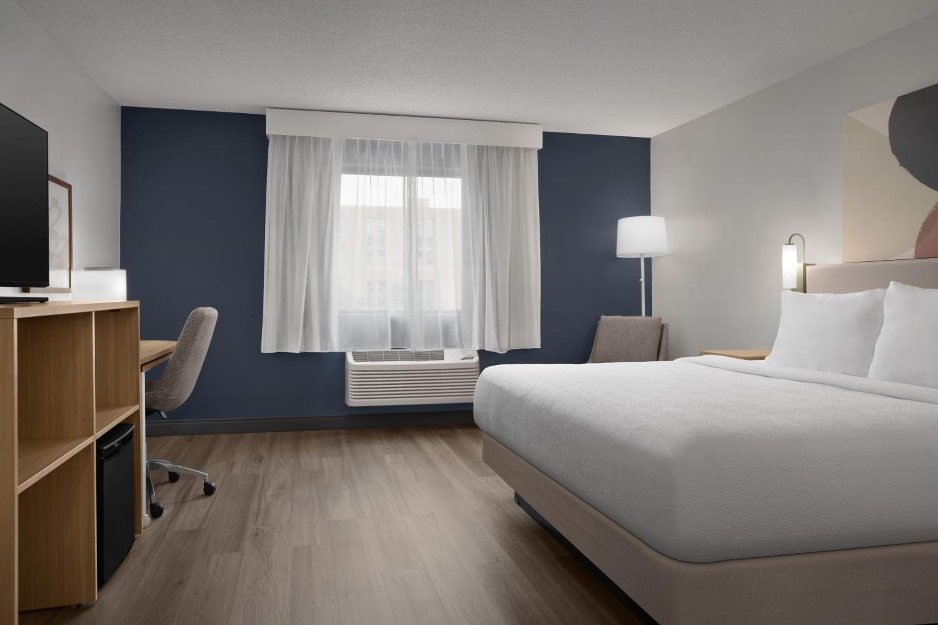 Spark by Hilton Lakewood Denver Southwest