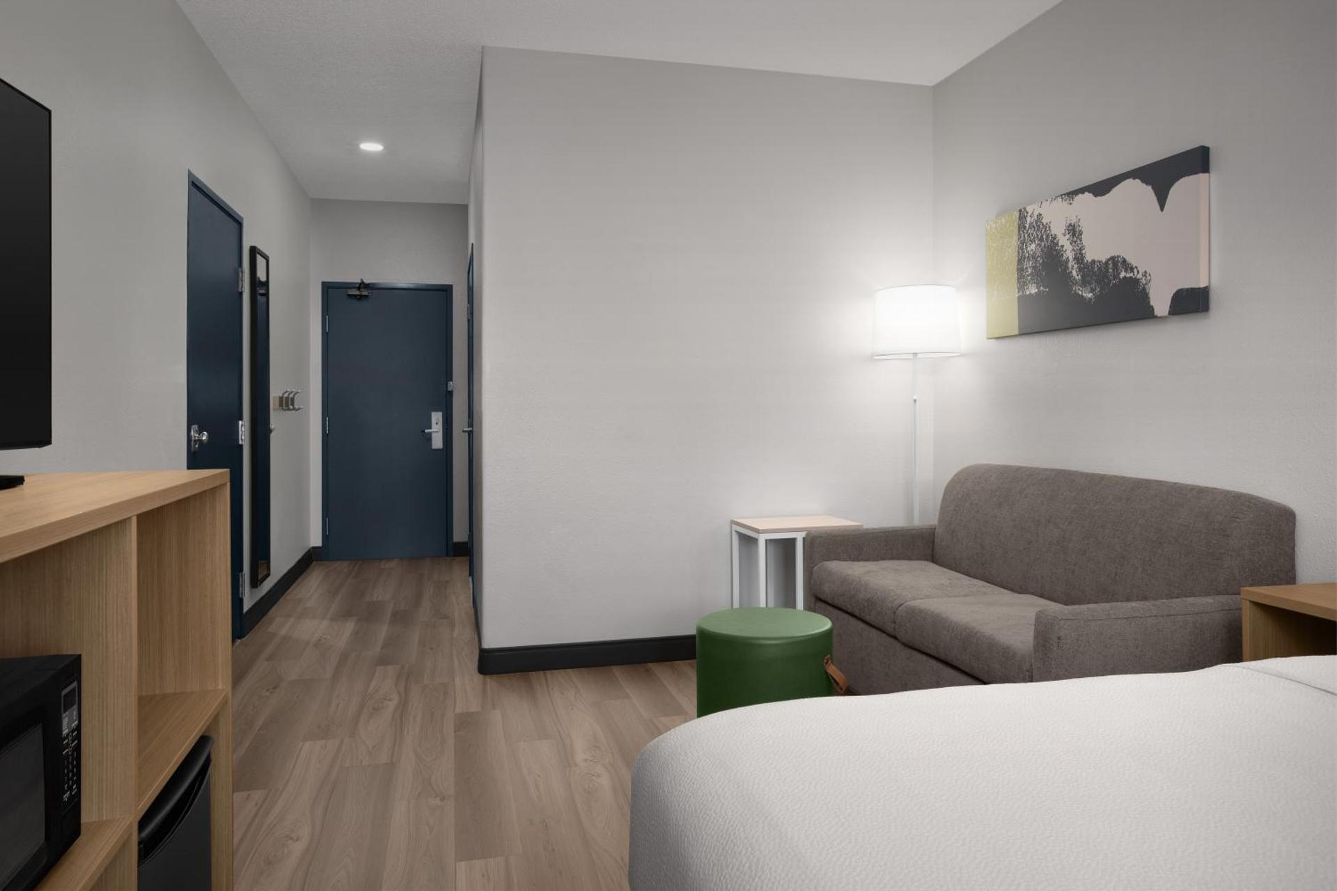 Spark by Hilton Lakewood Denver Southwest