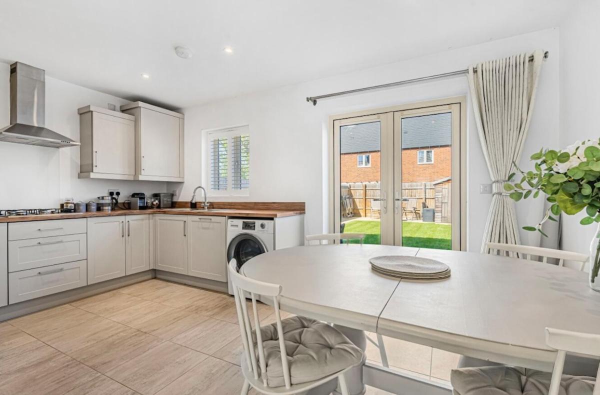 House Launton Village - close to Tythe Barn, Blenheim Palace & Bicester Shopping