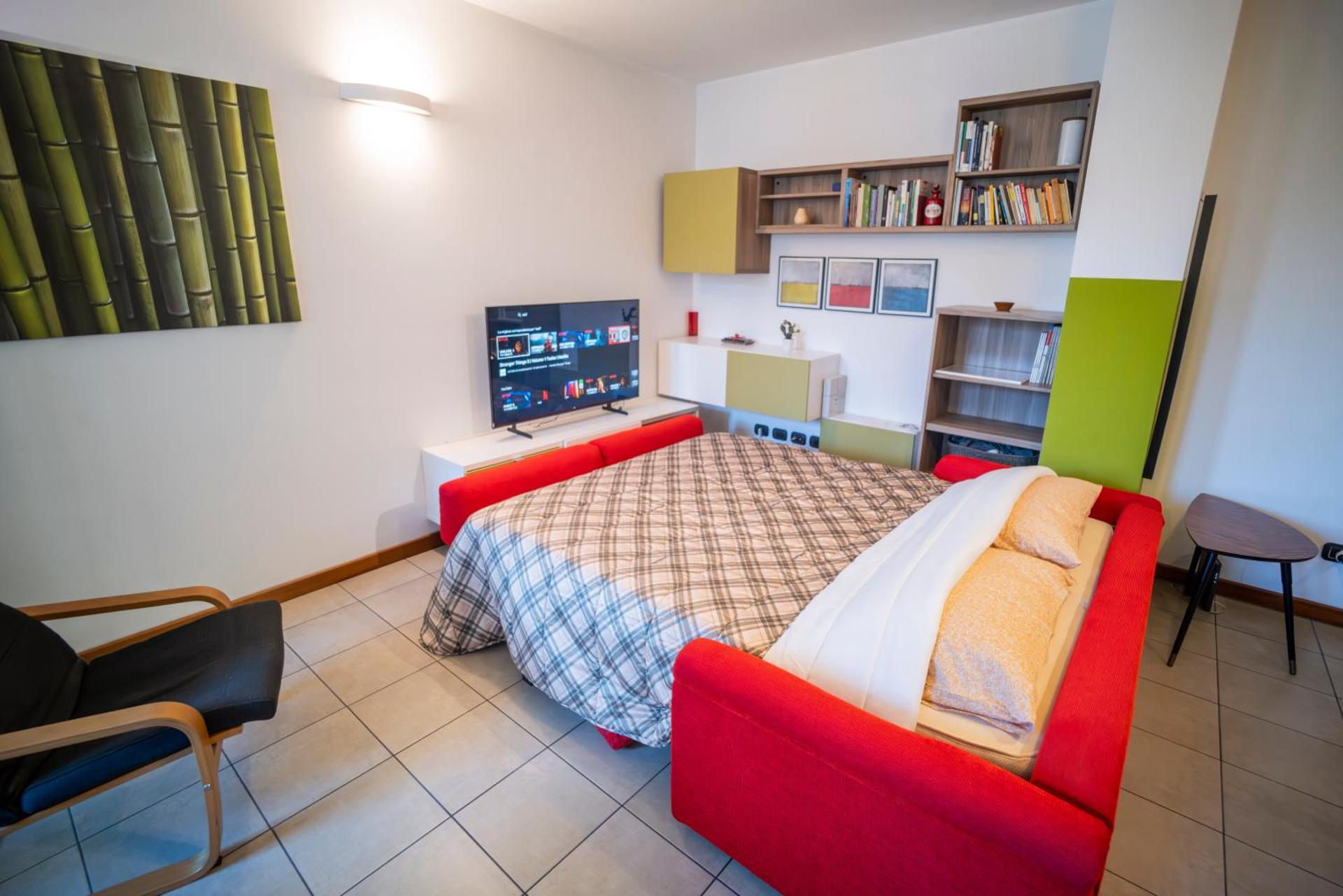 Flat with terrace close to Forum and Milanofiori Metro