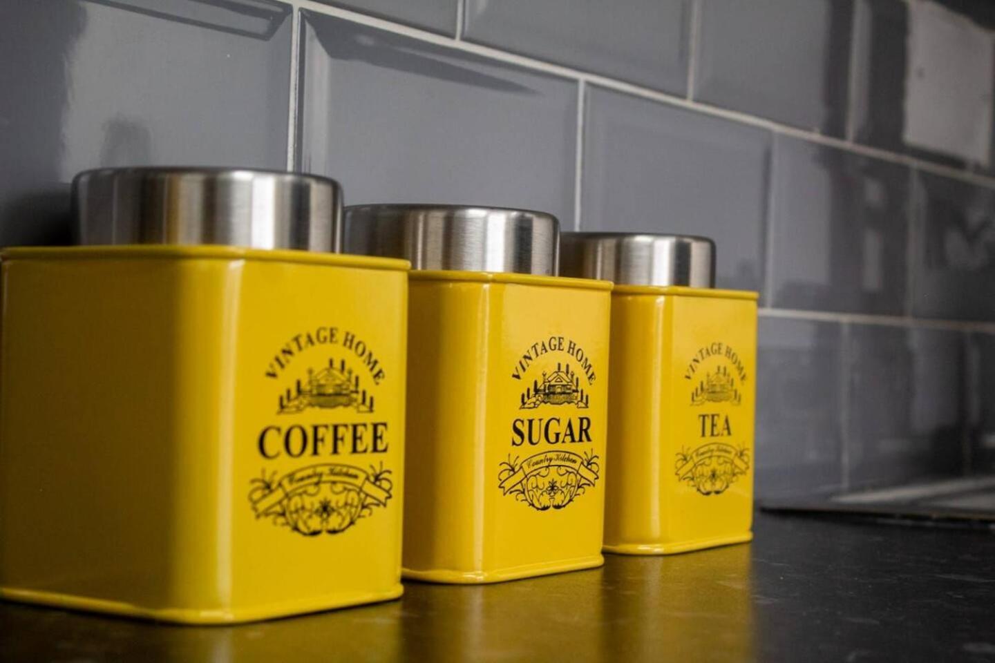 Central Location! 15 mins to Airport 2 mins to High Street and Station FREE PARKING!!