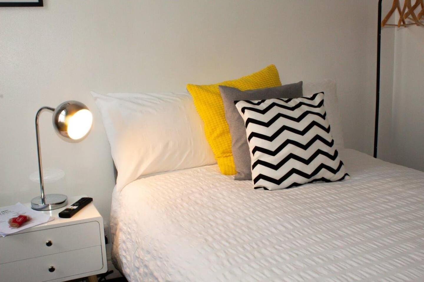 Central Location! 15 mins to Airport 2 mins to High Street and Station FREE PARKING!!