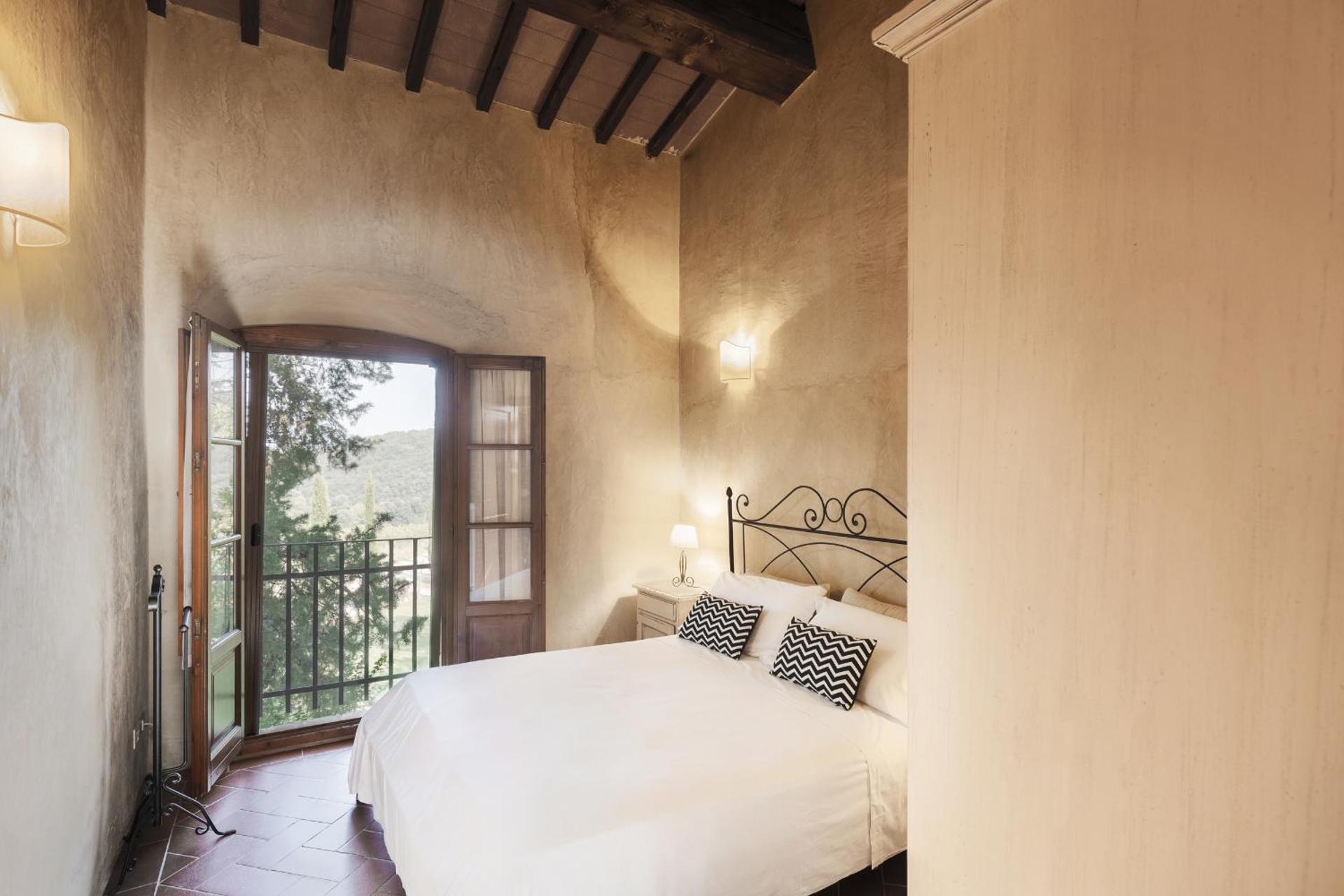 Large One-Bedroom Apartment (3 Adults)